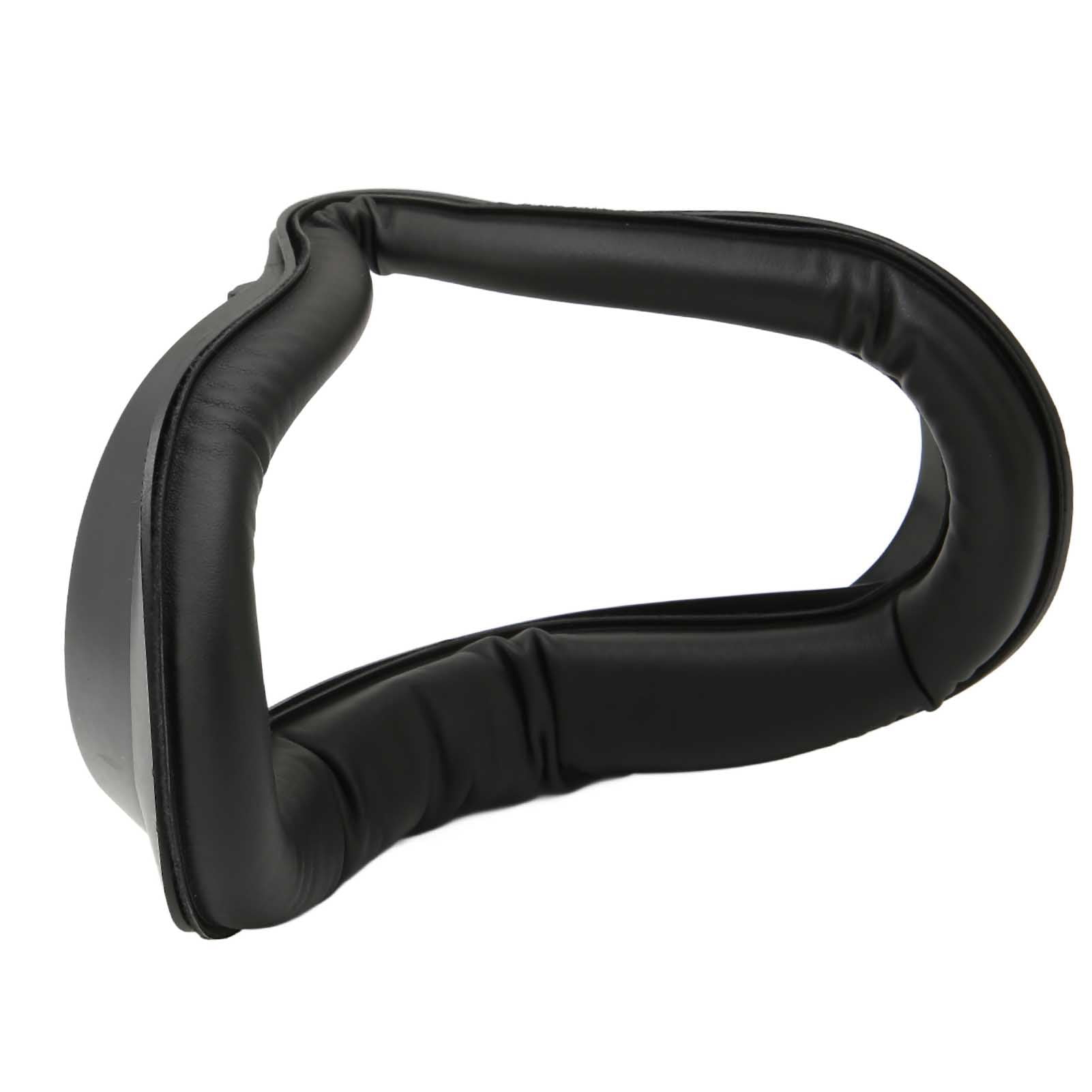 Ein schwarzer, gepolsterter, gebogener Rahmen, wahrscheinlich für ein VR-Headset, vor weißem Hintergrund.