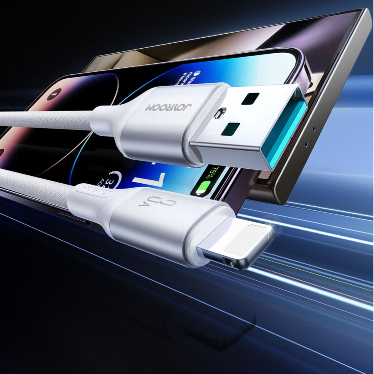 Ein weißes USB-Ladekabel, das mit einem Telefon verbunden ist. Das Kabel hat einen USB- und einen Lightning-Anschluss. Telefonbildschirm zeigt Apps.