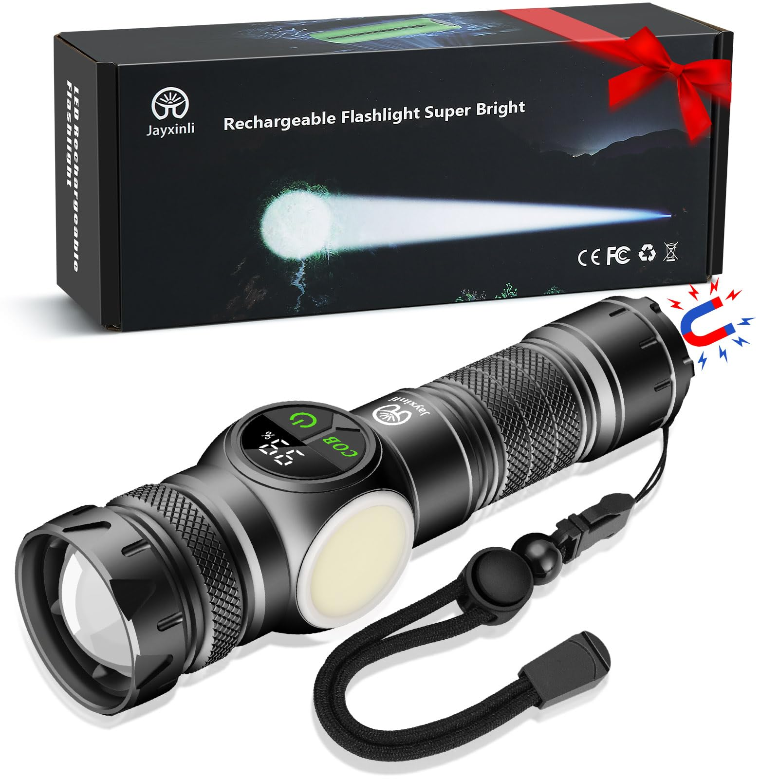 Eine wiederaufladbare Taschenlampe und ihre Box werden gezeigt. Die Taschenlampe ist schwarz, die Box ist dunkel mit rotem Band.