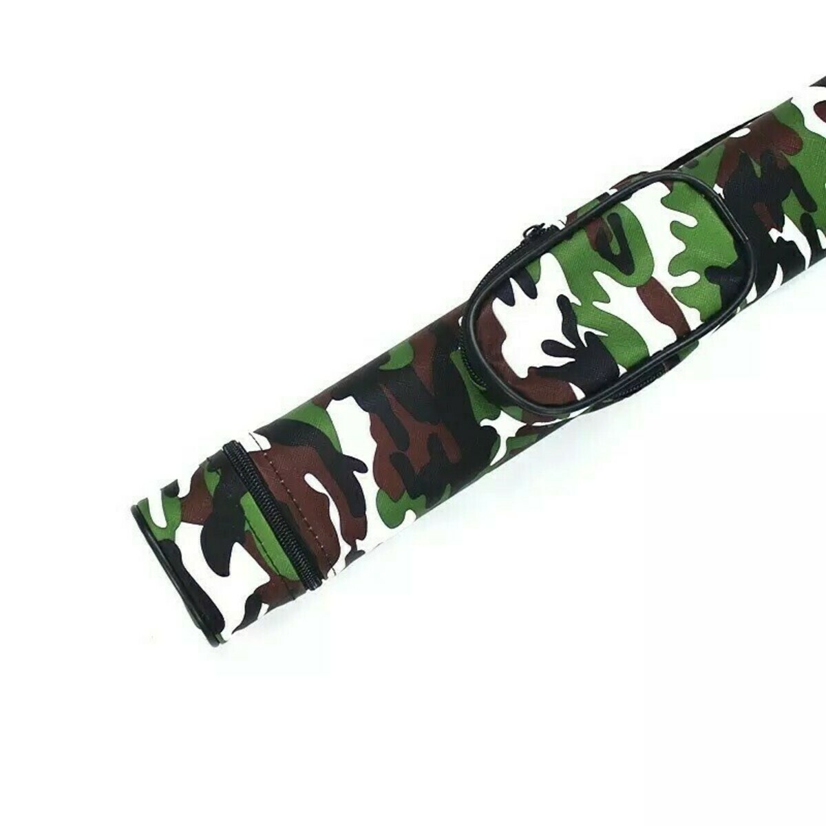 Camouflagemotief etui met een rits en een klein zakje. Kleuren zijn groen, bruin, zwart en wit. De achtergrond is wit.