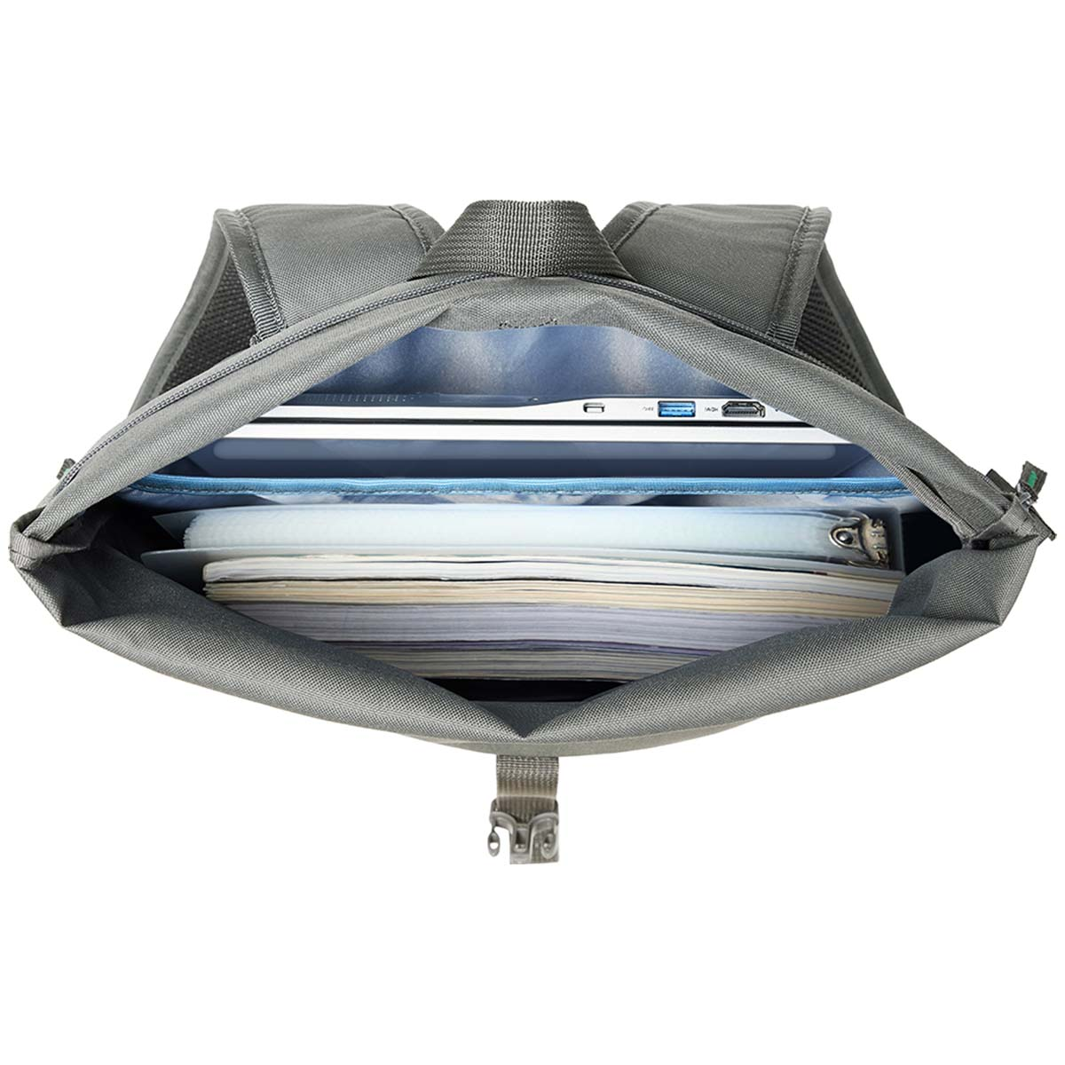 Zaino grigio aperto pieno di laptop, file e documenti. La borsa ha una chiusura a fibbia e un manico.