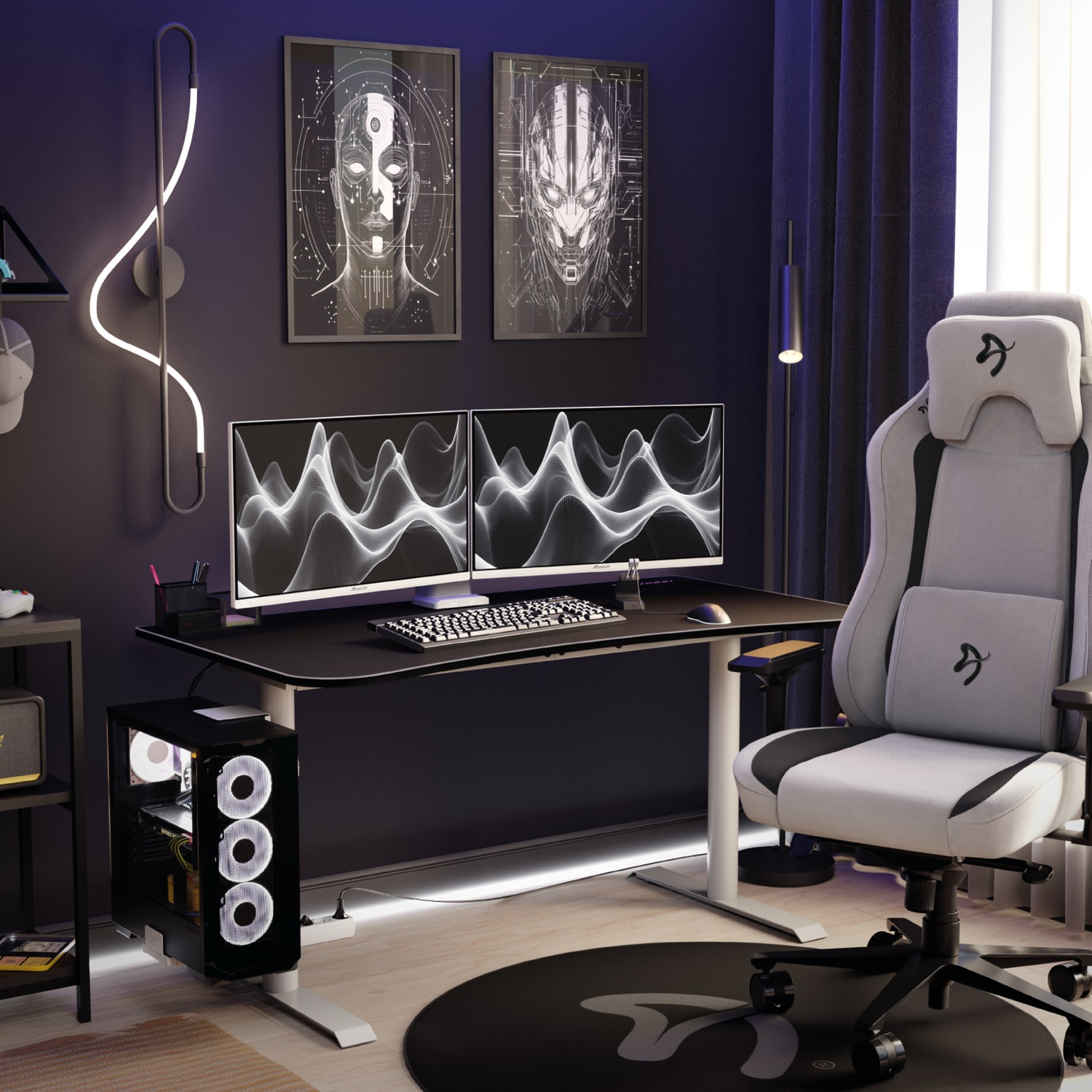 Konfiguracja do gier z dwoma monitorami, klawiaturą i krzesłem do gier. Pokój ma plakaty, komputer i neon.