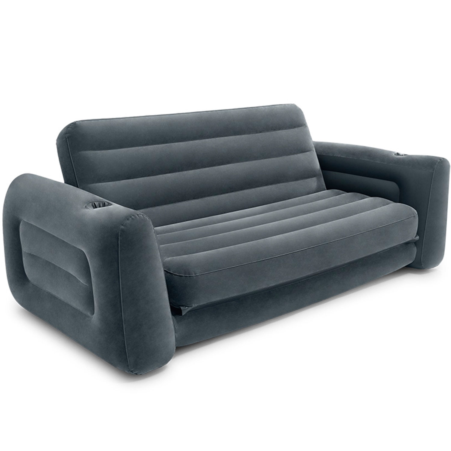 Nadmuchiwana szara sofa z podłokietnikami i uchwytami na kubki, na białym tle. Sofa ma poziome grzbiety.