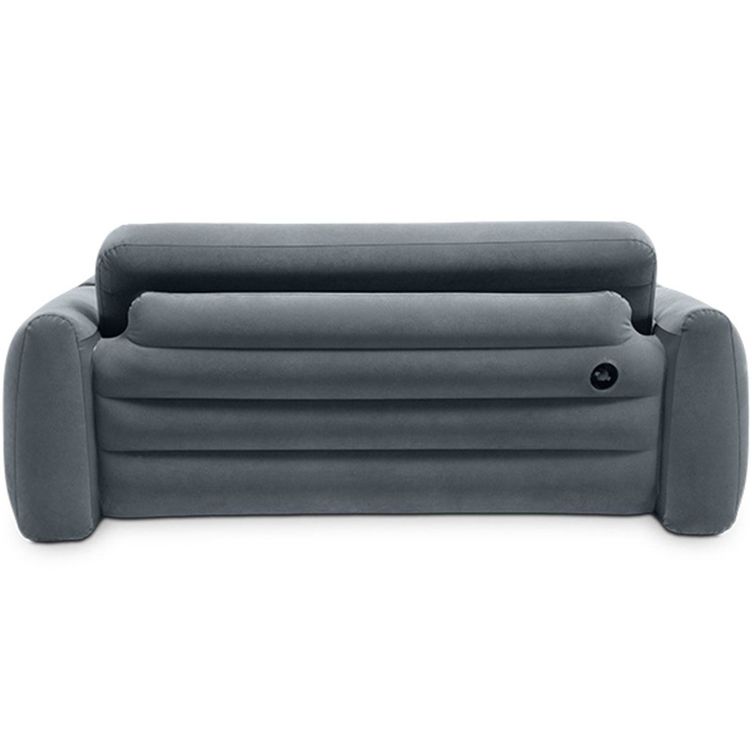 Szara dmuchana sofa na białym tle. Ma oparcie, podłokietniki i kilka poziomych sekcji.