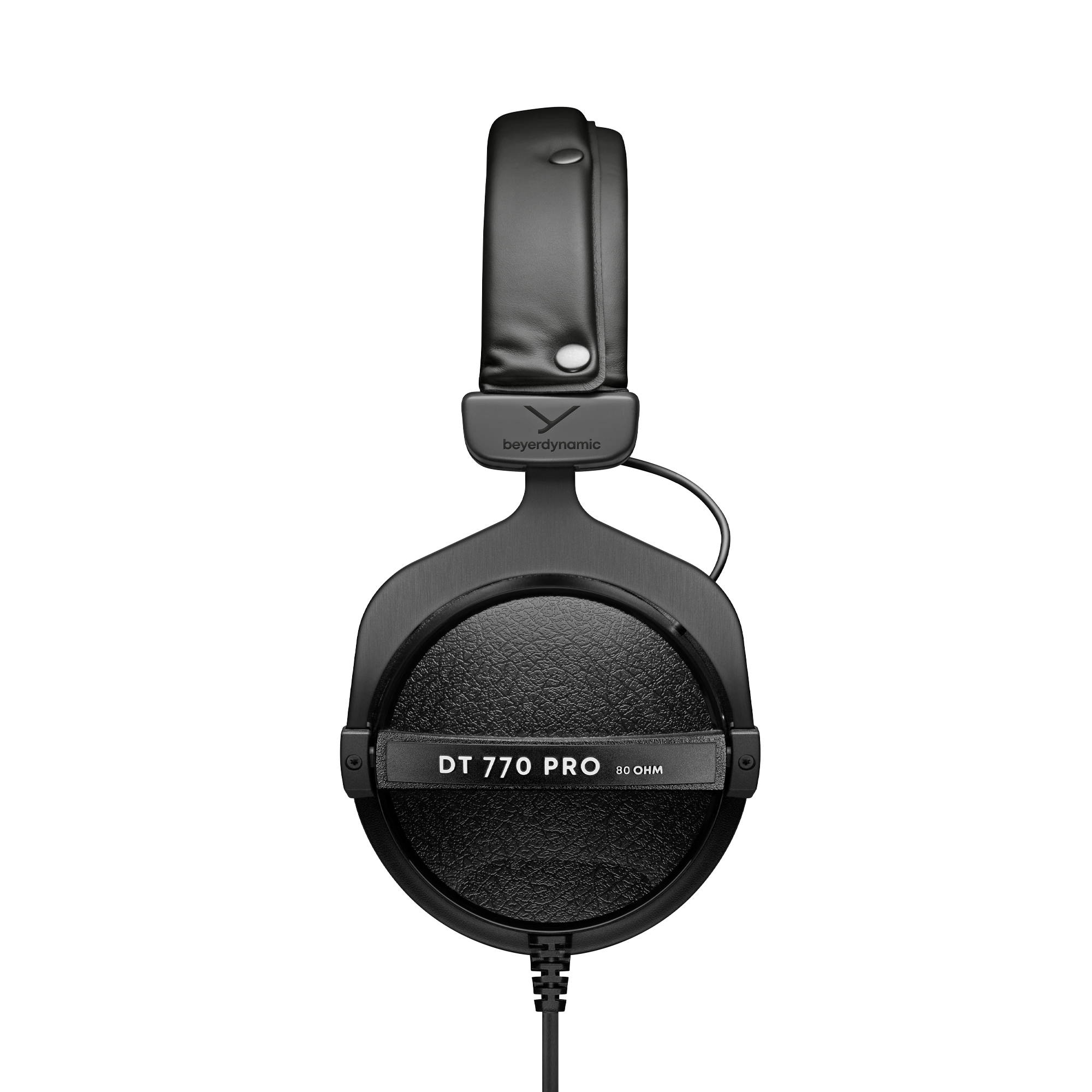Czarne słuchawki Beyerdynamic DT 770 PRO na białym tle. Słuchawki mają wyściełany pałąk i nauszniki.