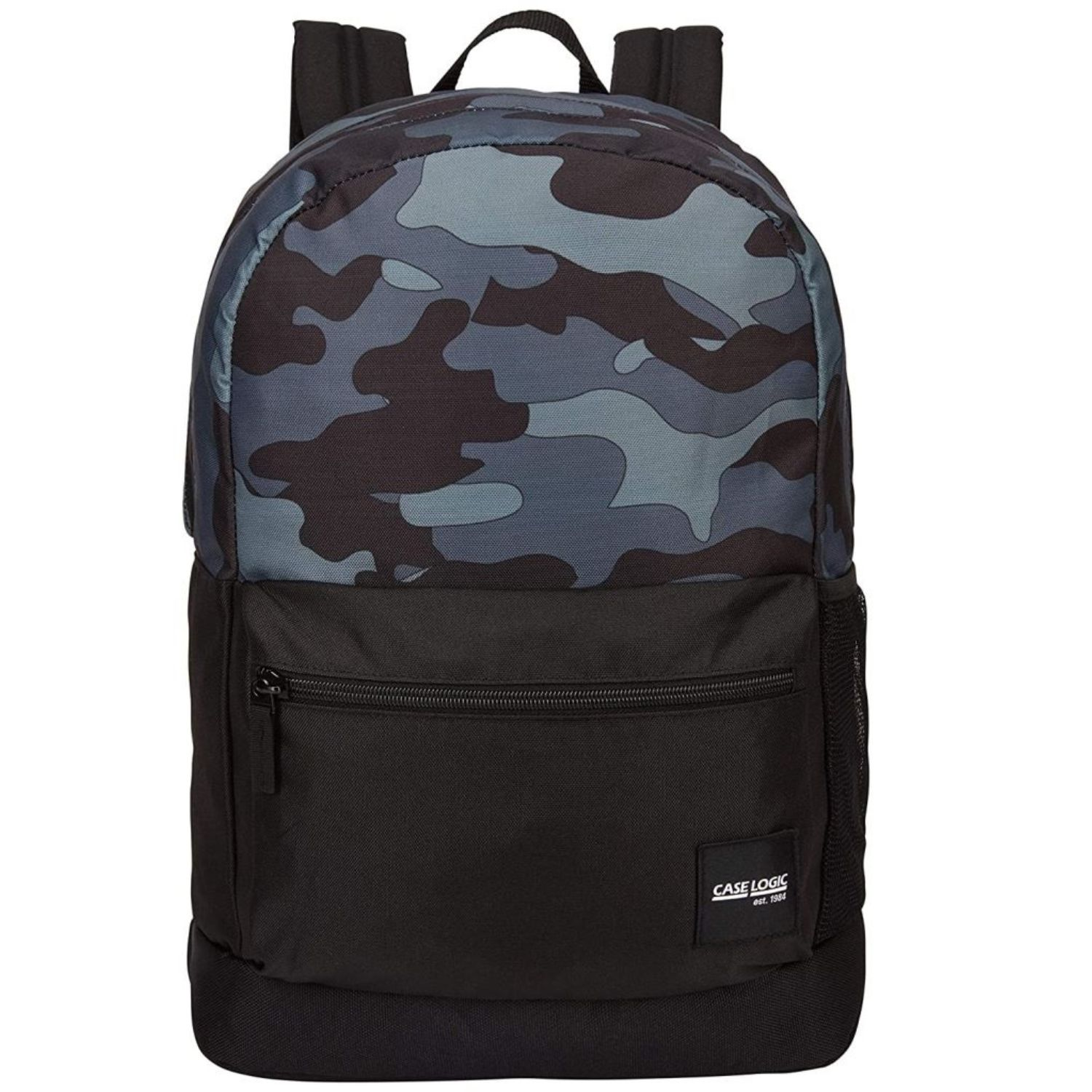 Ein Rucksack mit Tarnmuster oben und schwarzem Boden. Er hat eine Reißverschlusstasche und ein kleines Logo.