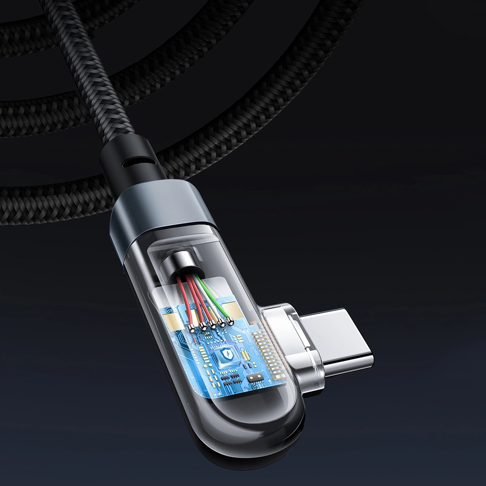 Nahaufnahme eines transparenten USB-C-Kabelanschlusses mit Innenverkabelung. Das Kabel ist schwarz und geflochten. Der Hintergrund ist dunkel.