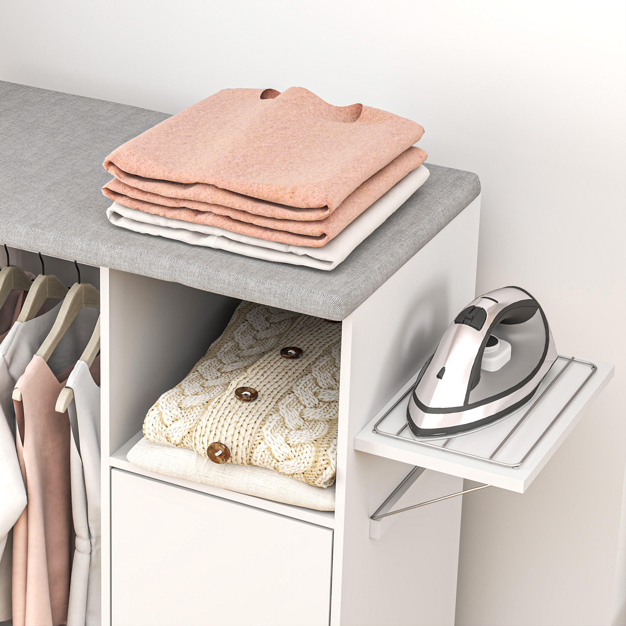 Un armadio bianco con vestiti impilati, un maglione e un ferro da stiro. I vestiti sono rosa e bianchi. Un attaccapanni è visibile.