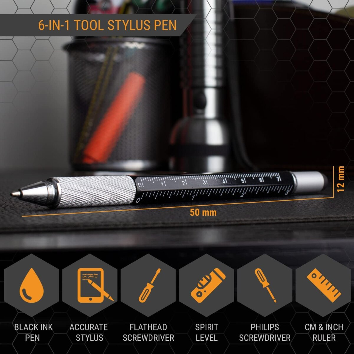 Ein 6-in-1-Stylus-Stift mit Lineal, Schlitz- und Phillips-Schraubendreher, Wasserwaage. Schwarzes und silbernes Gehäuse. Werkzeugsymbole darunter.