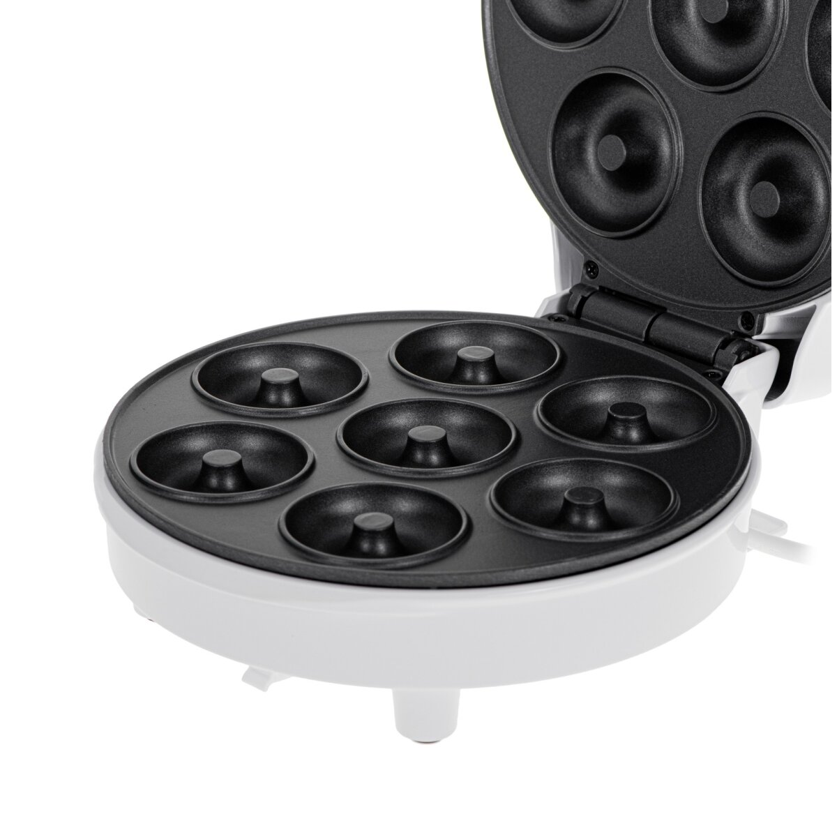 Ein weißer Donut-Maker mit sieben Donut-Formen. Der obere Teil ist offen. Die Formen sind schwarz.