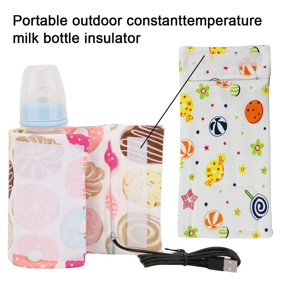 Eine Milchflasche in einer gemusterten Isolierung. Eine weitere Isolierung wird separat gezeigt. Ein USB-Kabel ist mit der Isolierung verbunden.