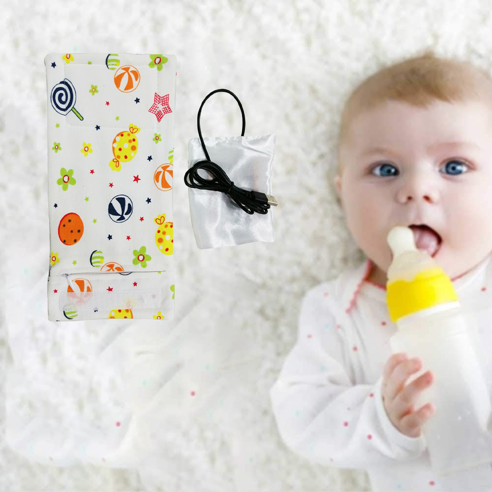 Ein Baby trinkt aus einer Flasche. Daneben befinden sich eine Süßigkeiten-Musterhülle und ein USB-Kabel.