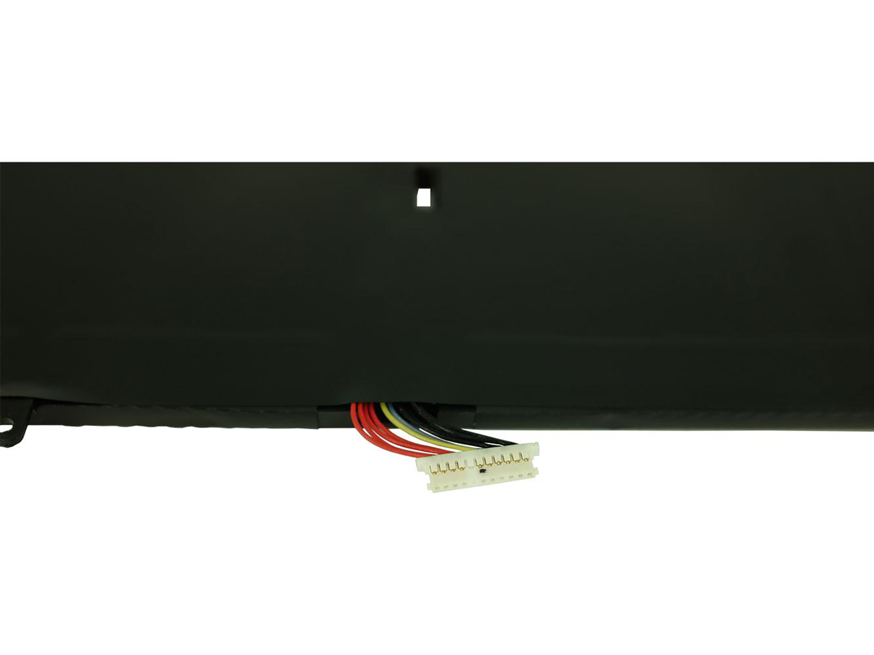 Schwarzes rechteckiges Objekt mit Drähten und einem Stecker vor weißem Hintergrund. Drähte sind rot, schwarz, gelb, weiß, und ein Stecker.
