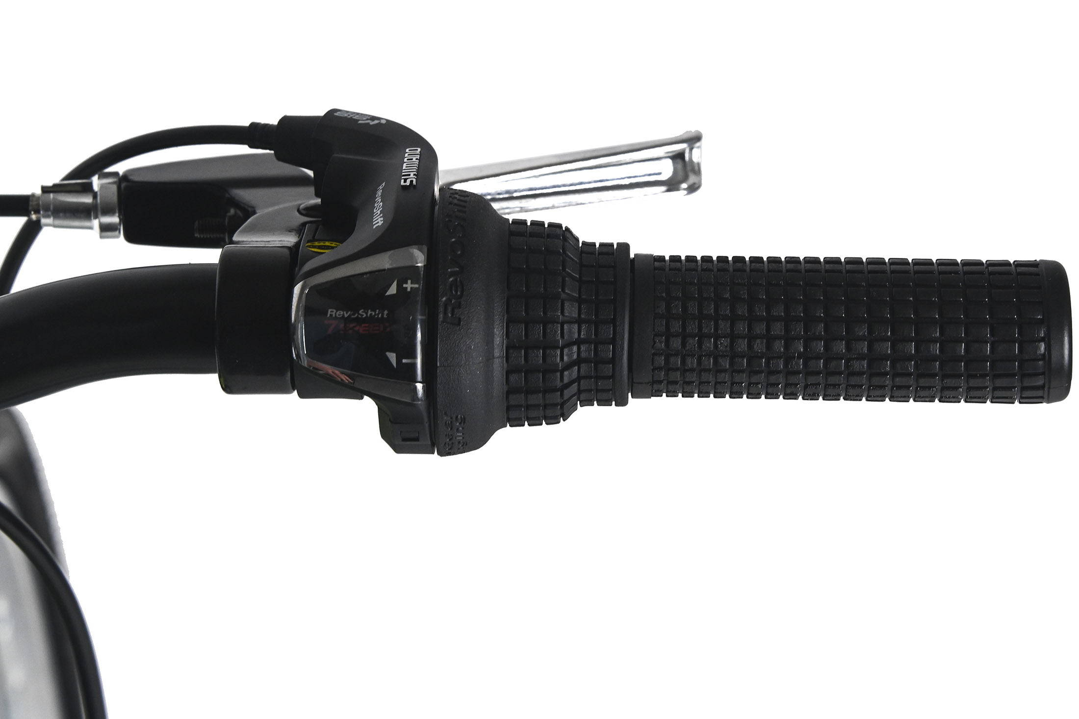 Nahaufnahme eines Fahrradlenkers. Schwarzer Griff, Shimano-Schaltung und Bremshebel. Weißer Hintergrund.