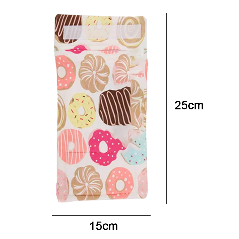 Eine rechteckige Tasche mit einem Donut-Muster in verschiedenen Farben. Die Abmessungen betragen 15 cm x 25 cm. Donuts sind rosa, braun und gelb.