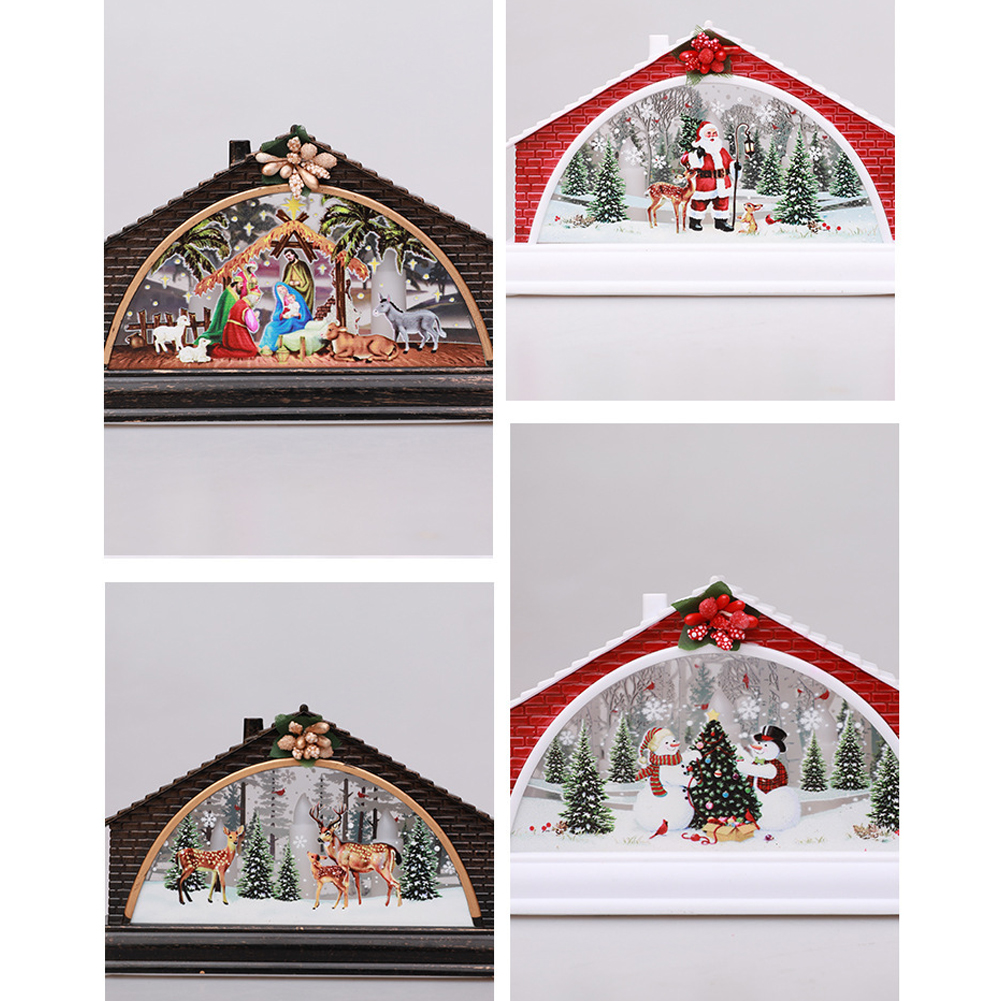 Vier Weihnachtsszenen in dekorativen Hausrahmen. Szenen umfassen die Geburt, Weihnachtsmann, Hirsche und Schneemänner mit einem Weihnachtsbaum.