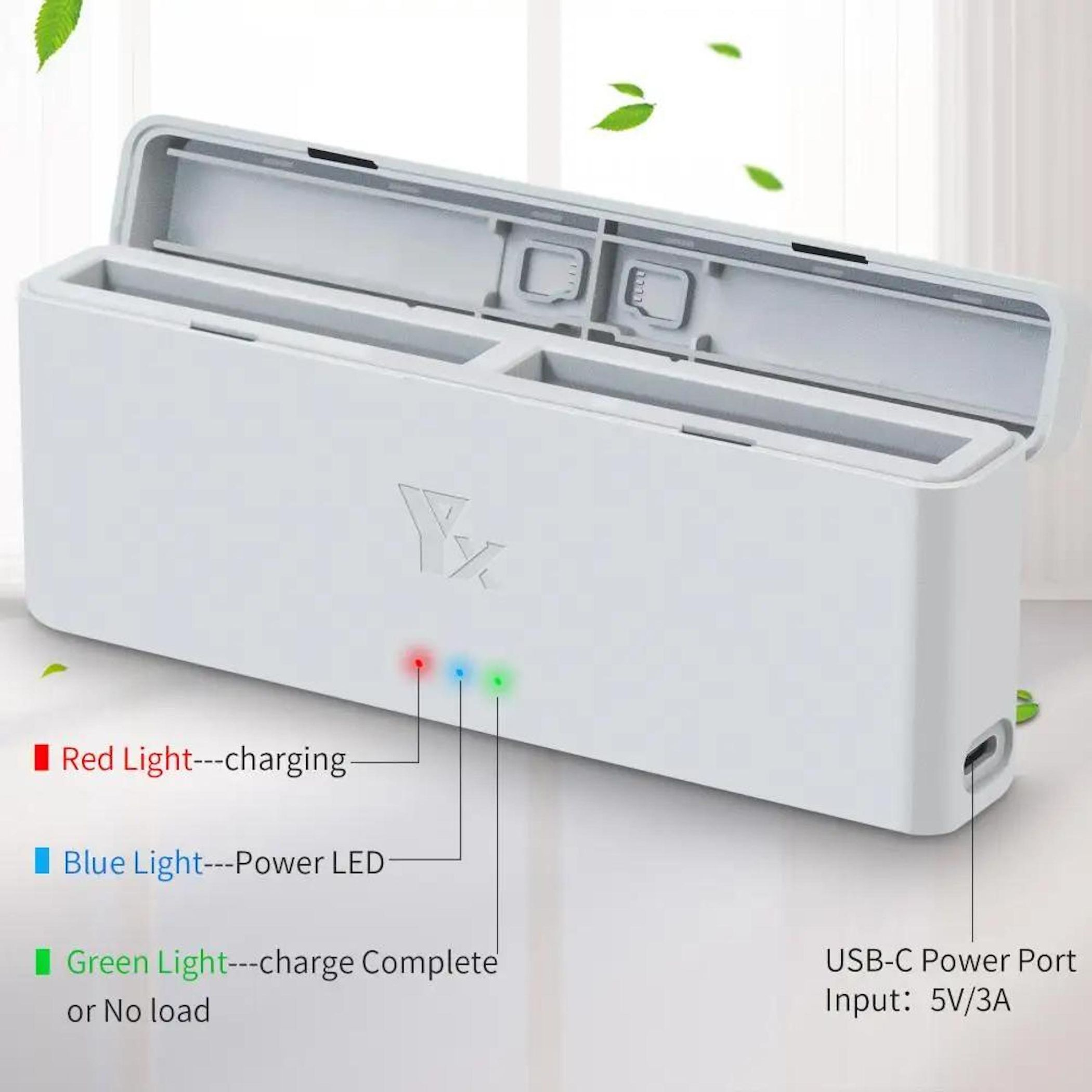 Weiße Ladestation mit roten, blauen, grünen Lichtern. Es hat einen USB-C-Anschluss und einen Deckel. Grüne Blätter im Hintergrund.