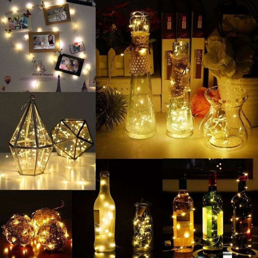 Verschiedene dekorative Lichter: Lichterketten in Flaschen und Gläsern, Lichterketten an der Wand mit Bildern und dekorative Kugeln.