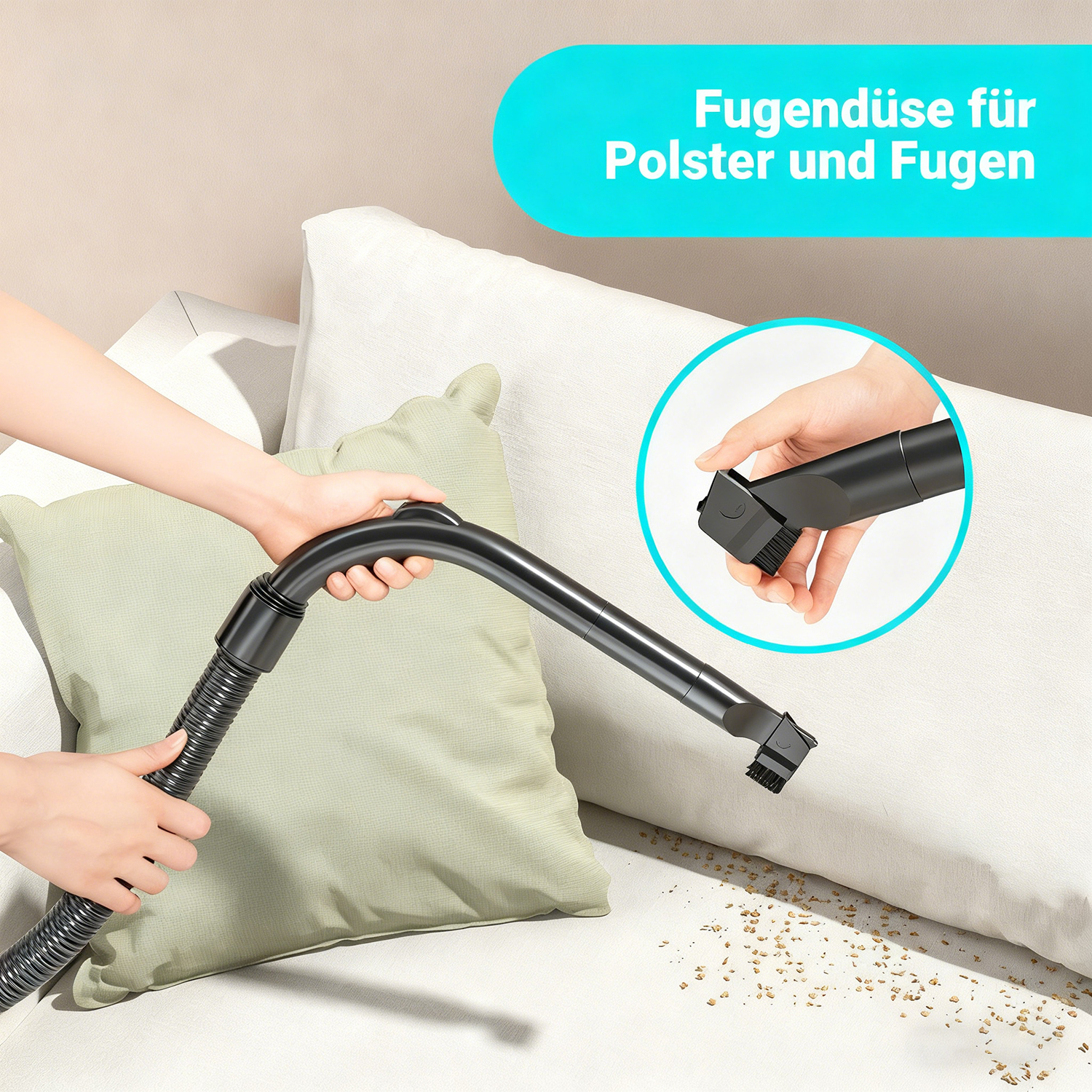 Eine Person reinigt mit einem Staubsaugeraufsatz ein weißes Sofa. Ein kleines rundes Bild zeigt eine Nahaufnahme des Aufsatzes.