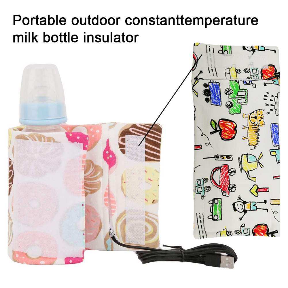 Ein Milchflaschenisolator mit einer Babyflasche darin. Der Isolator hat ein Donut-Muster. Ein USB-Kabel ist angeschlossen.