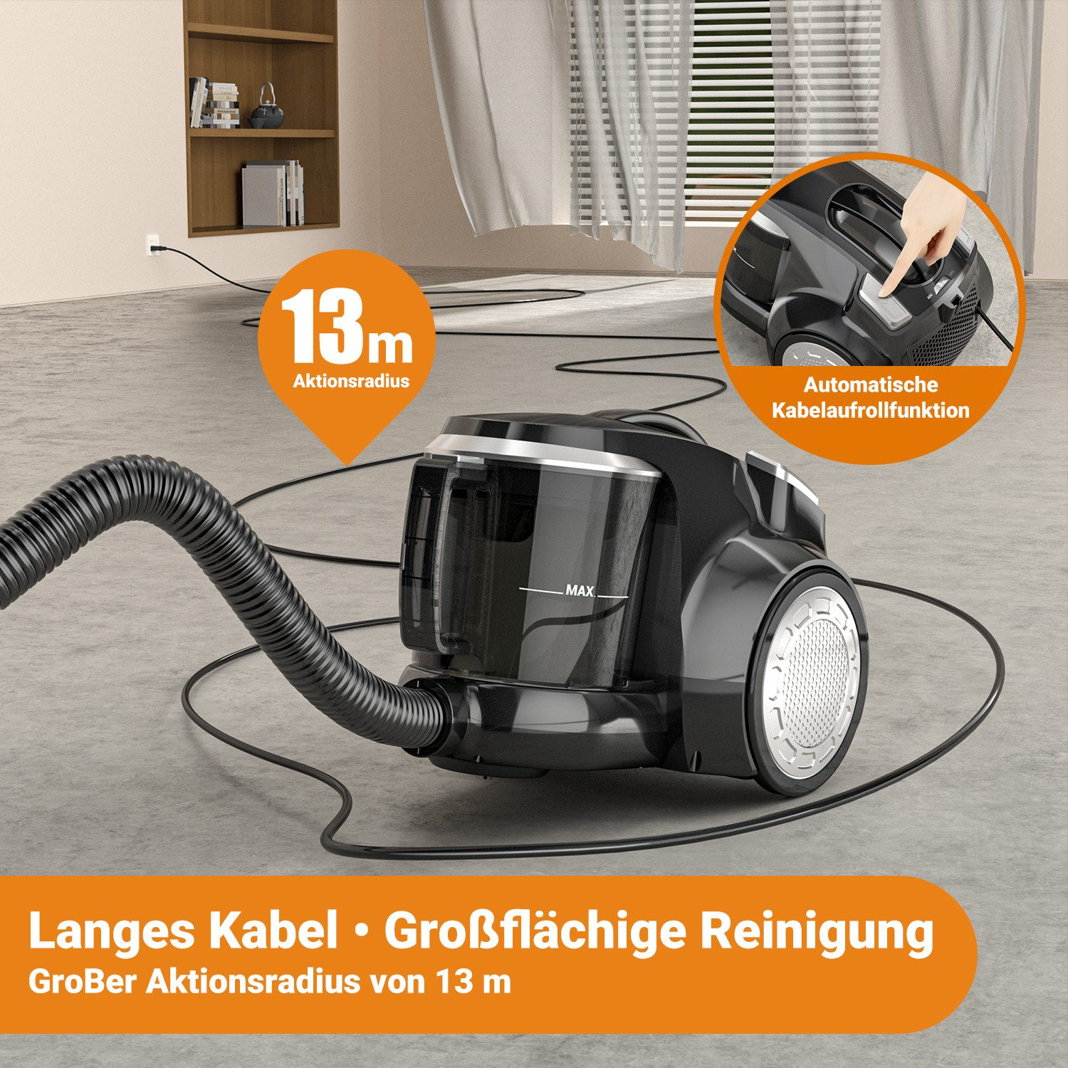 Ein schwarzer Staubsauger mit langem Schlauch und Kabel steht auf grauem Boden. Die Hand einer Person befindet sich oben auf dem Staubsauger.