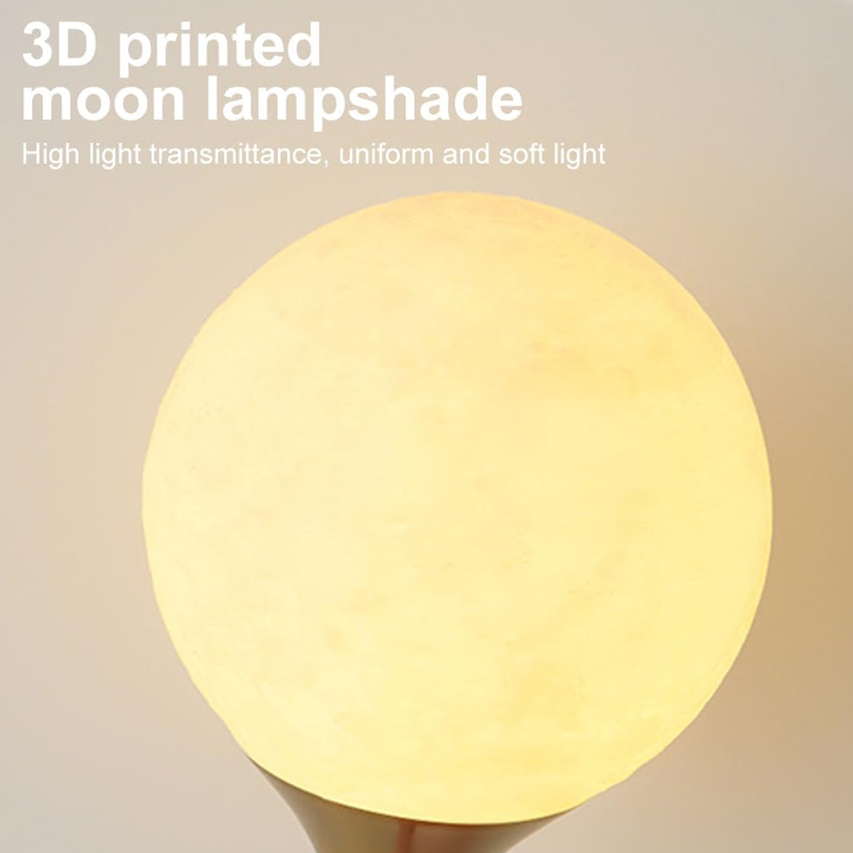 Eine leuchtende mondförmige Lampenschirm, der weiches Licht ausstrahlt. Text oben lautet: '3D-gedruckter Mond-Lampenschirm' und 'Hohe Lichtdurchlässigkeit, gleichmäßiges und weiches Licht'.