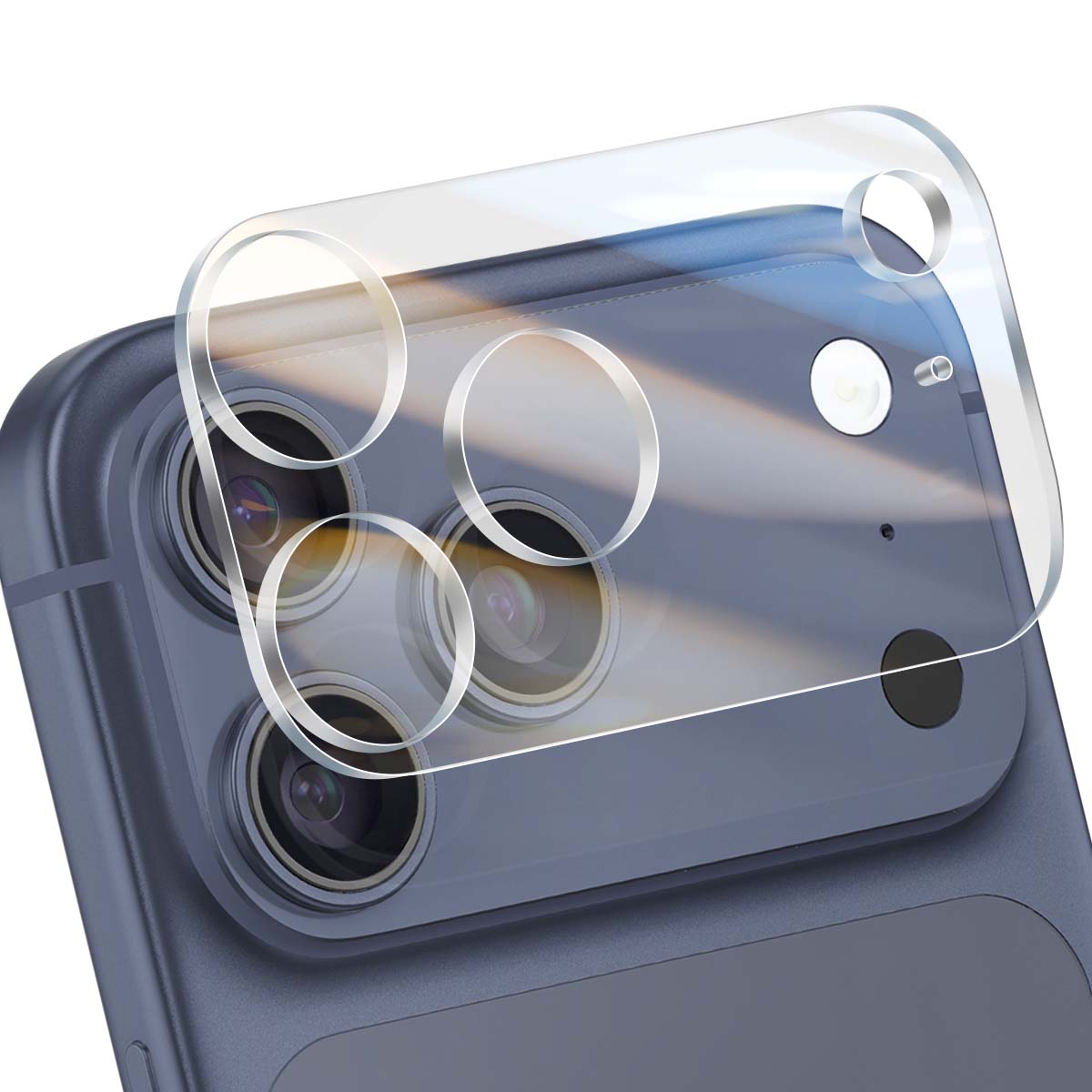 Eine Handykamera mit einer transparenten Schutzhülle. Das Telefon hat mehrere Linsen und einen Blitz. Die Abdeckung ist transparent.