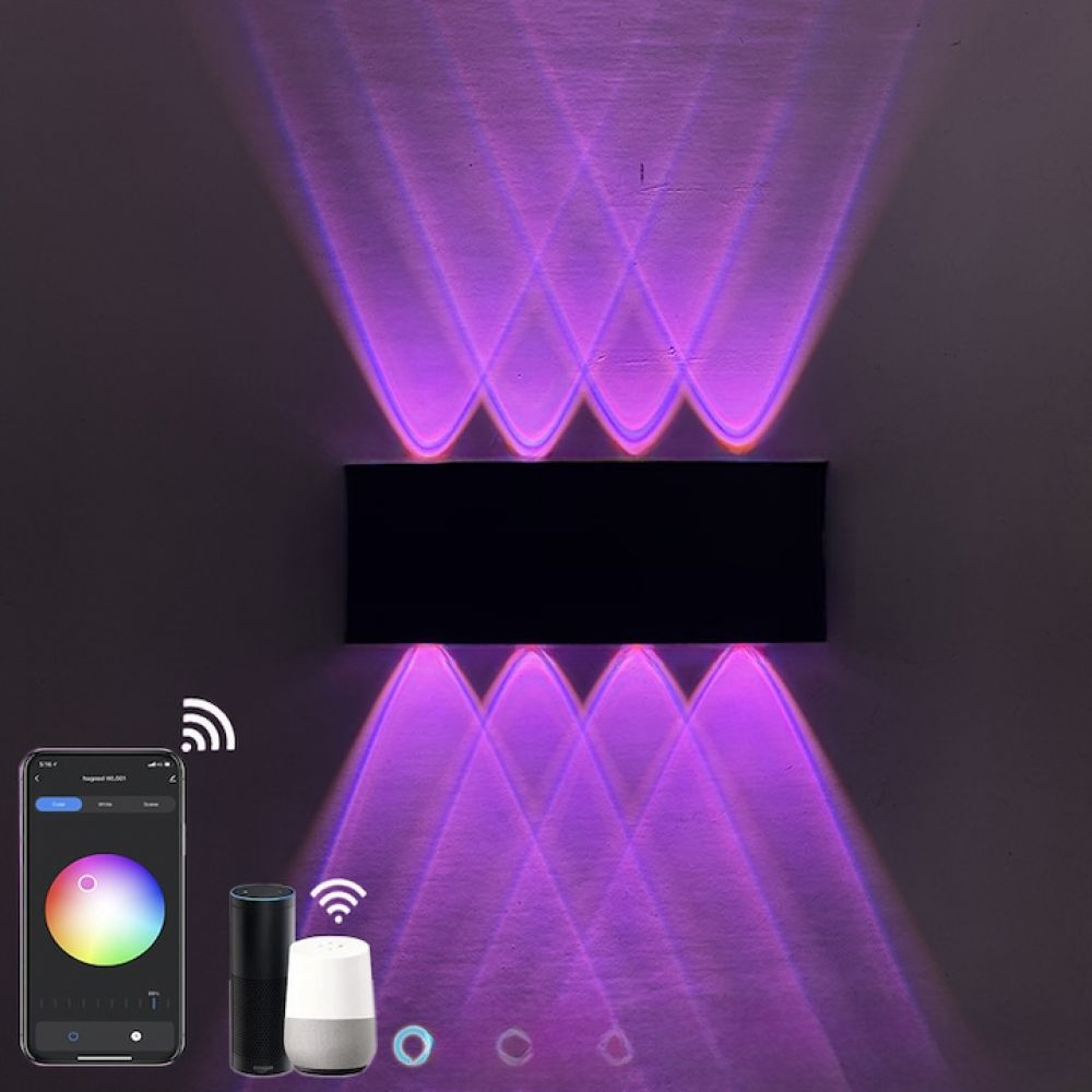 Eine an der Wand montierte schwarze Leuchte projiziert lila Lichtmuster. Ein Smartphone und intelligente Lautsprecher mit Steuerungssymbolen.