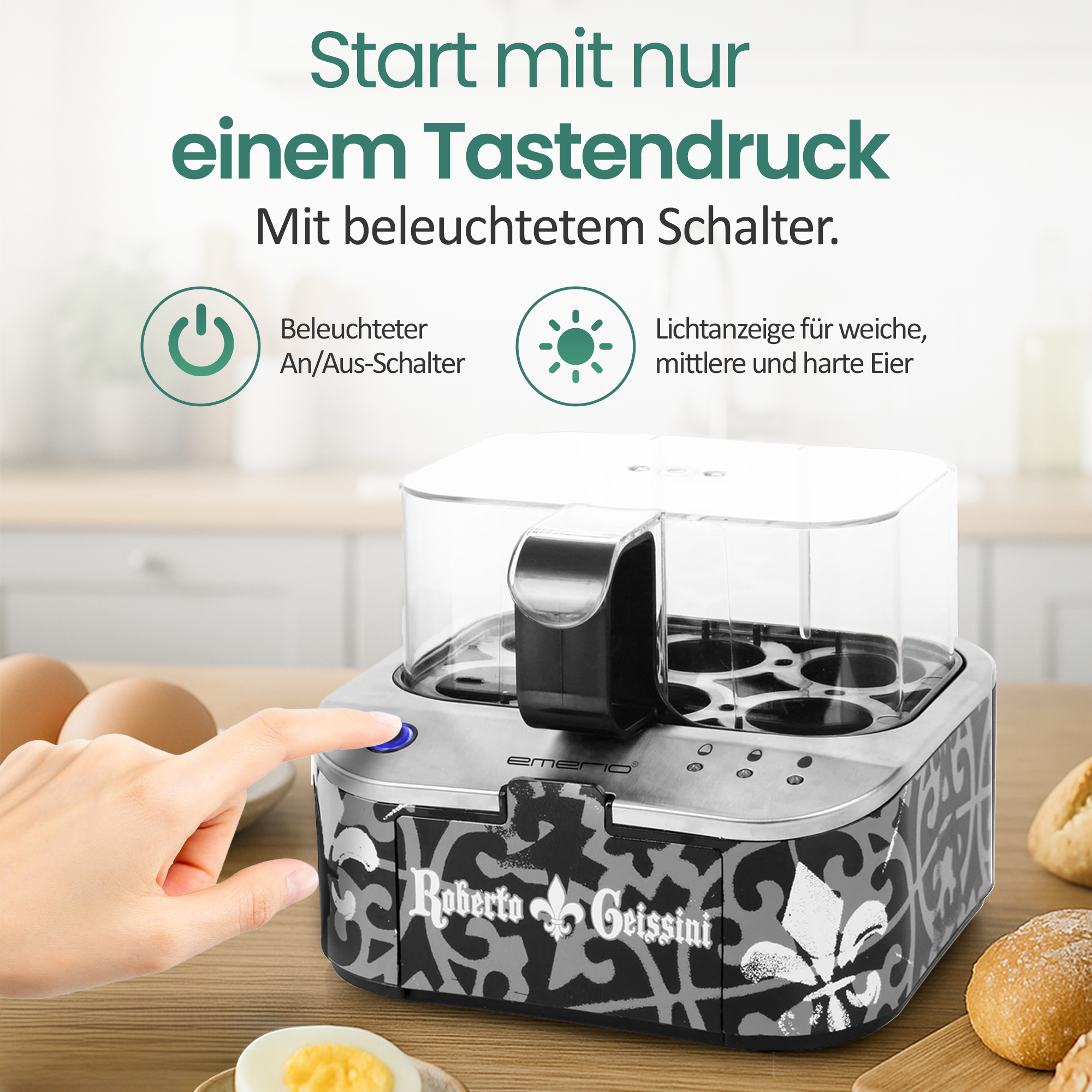 Ein Eierkocher mit einer Hand, die den Knopf drückt. Eier und Brot liegen auf dem Tisch. Text: 'Start mit nur einem Tastendruck'.