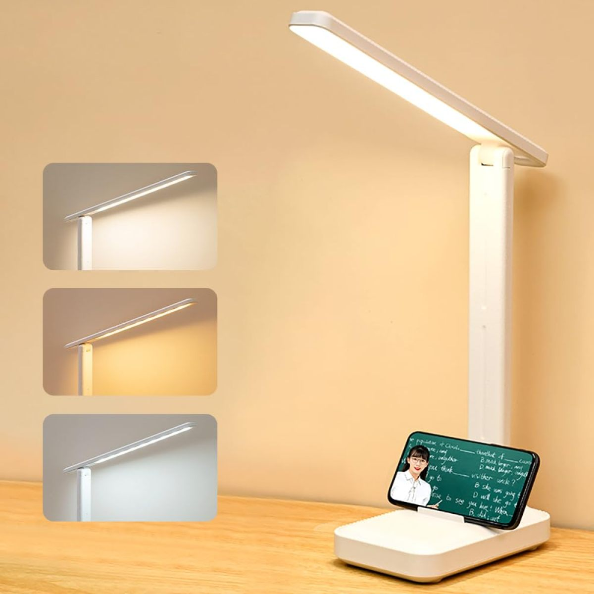 Eine weiße Schreibtischlampe mit einem Telefon, das einen Bildschirm hält. Drei Lichtoptionen werden gezeigt. Der Hintergrund ist eine beige Wand.