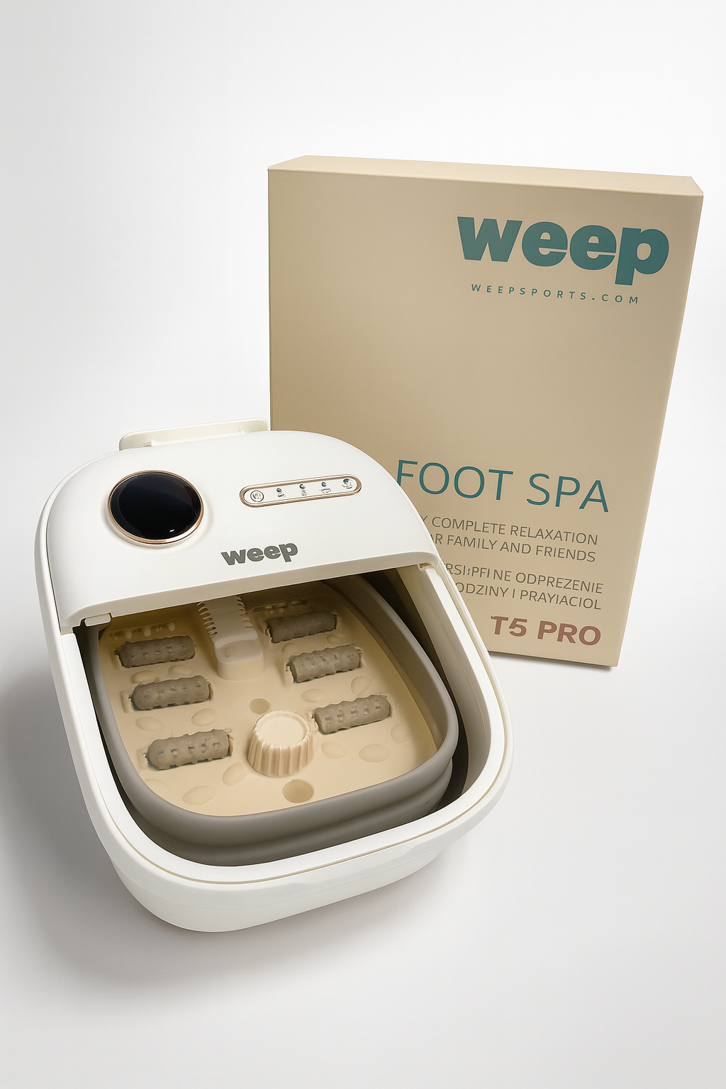 Białe spa do stóp z pudełkiem z tyłu. Na pudełku napis 'weep foot spa'. Spa ma rolki i panel sterowania.