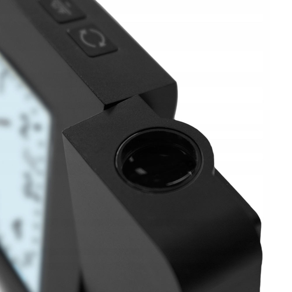 Zbliżenie czarnego urządzenia z okrągłym otworem i przyciskami. Urządzenie ma ekran z cyframi. Skupienie na szczegółach.