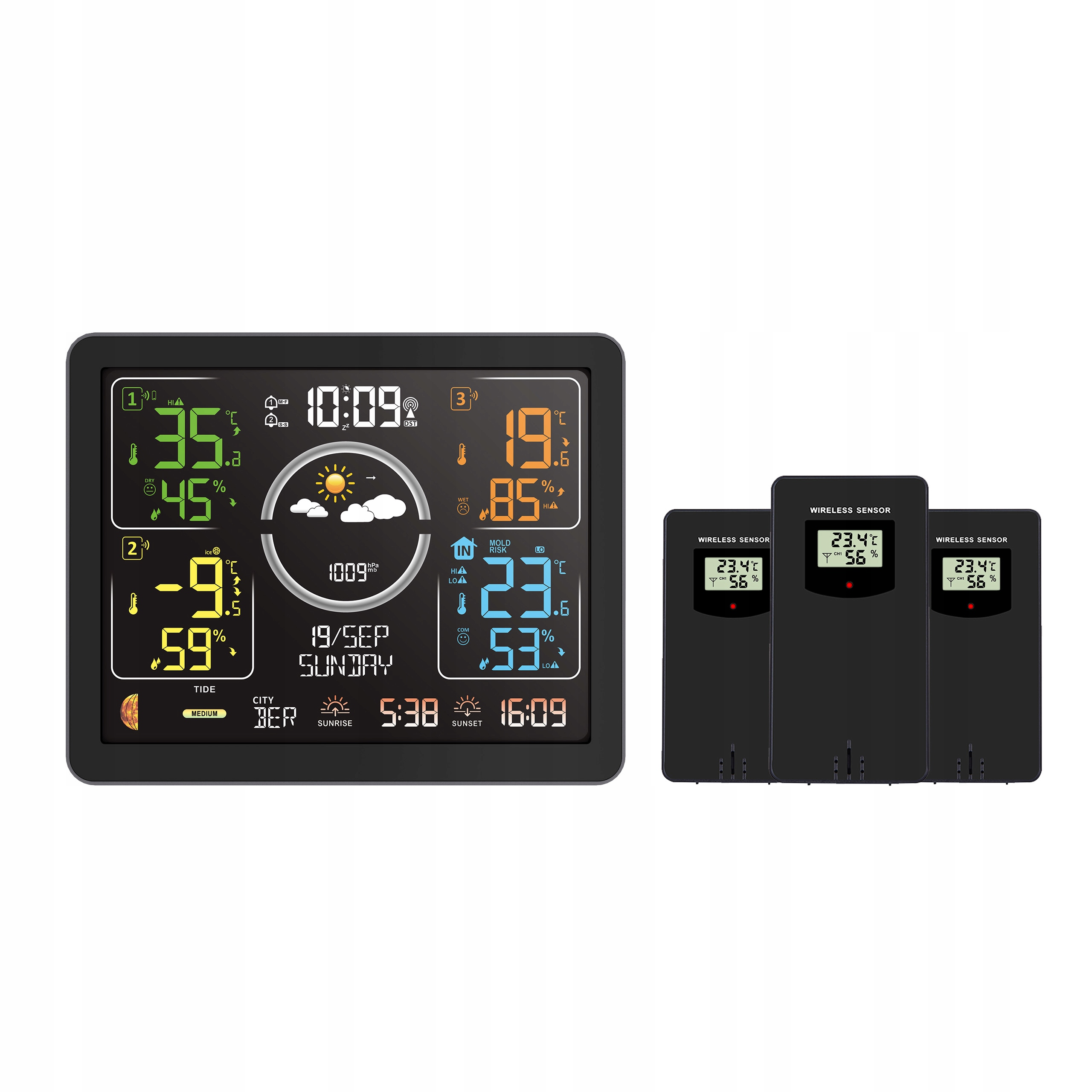 Stacja pogodowa wyświetla temperaturę, wilgotność i czas. Po prawej stronie trzy czarne czujniki bezprzewodowe.
