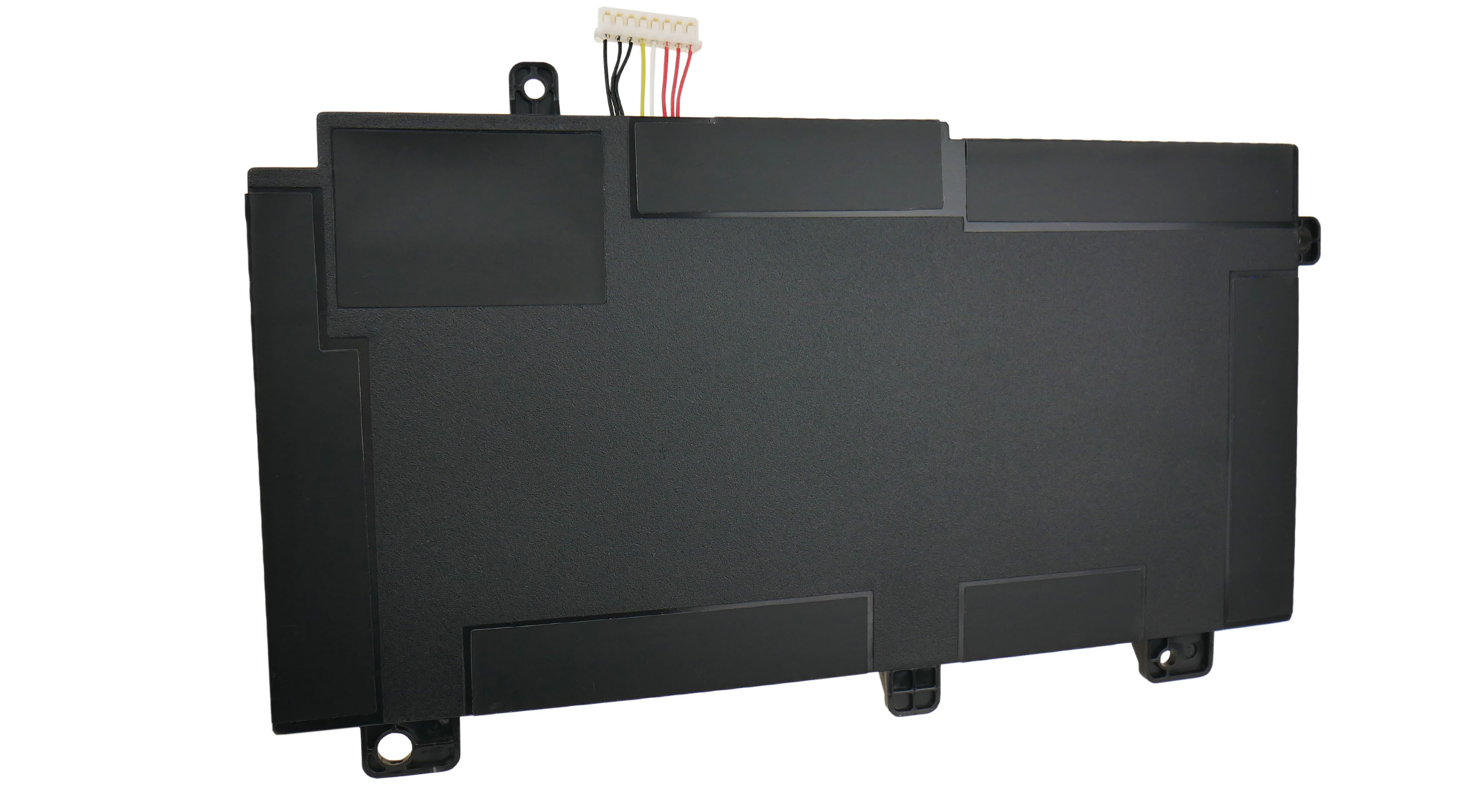 Czarna bateria do laptopa ze złączem i kolorowymi przewodami jest odizolowana na białym tle.