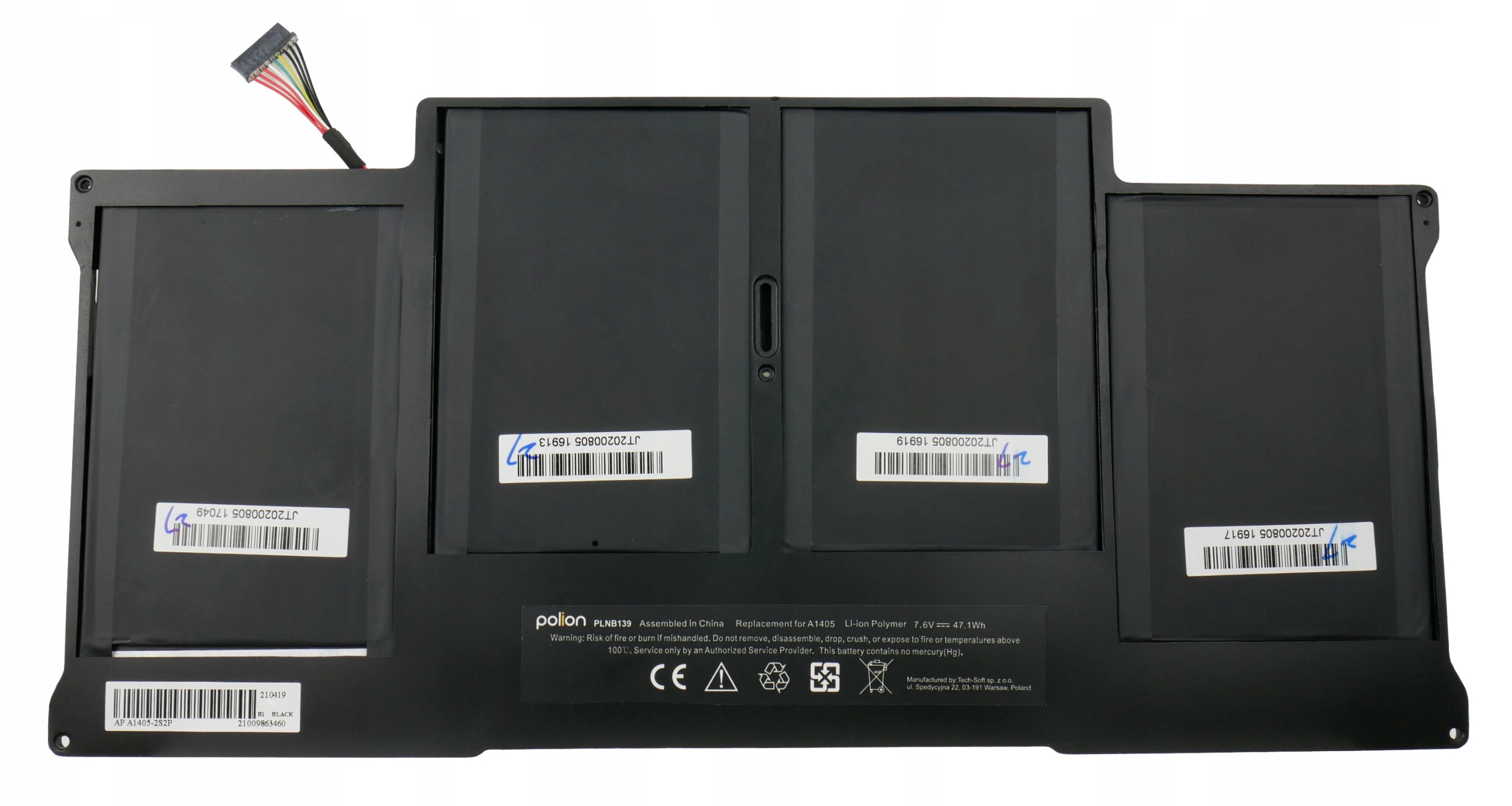 Bateria do laptopa z czarnymi prostokątnymi ogniwami, etykietami i złączem z kolorowymi przewodami. Widoczny tekst i logo.