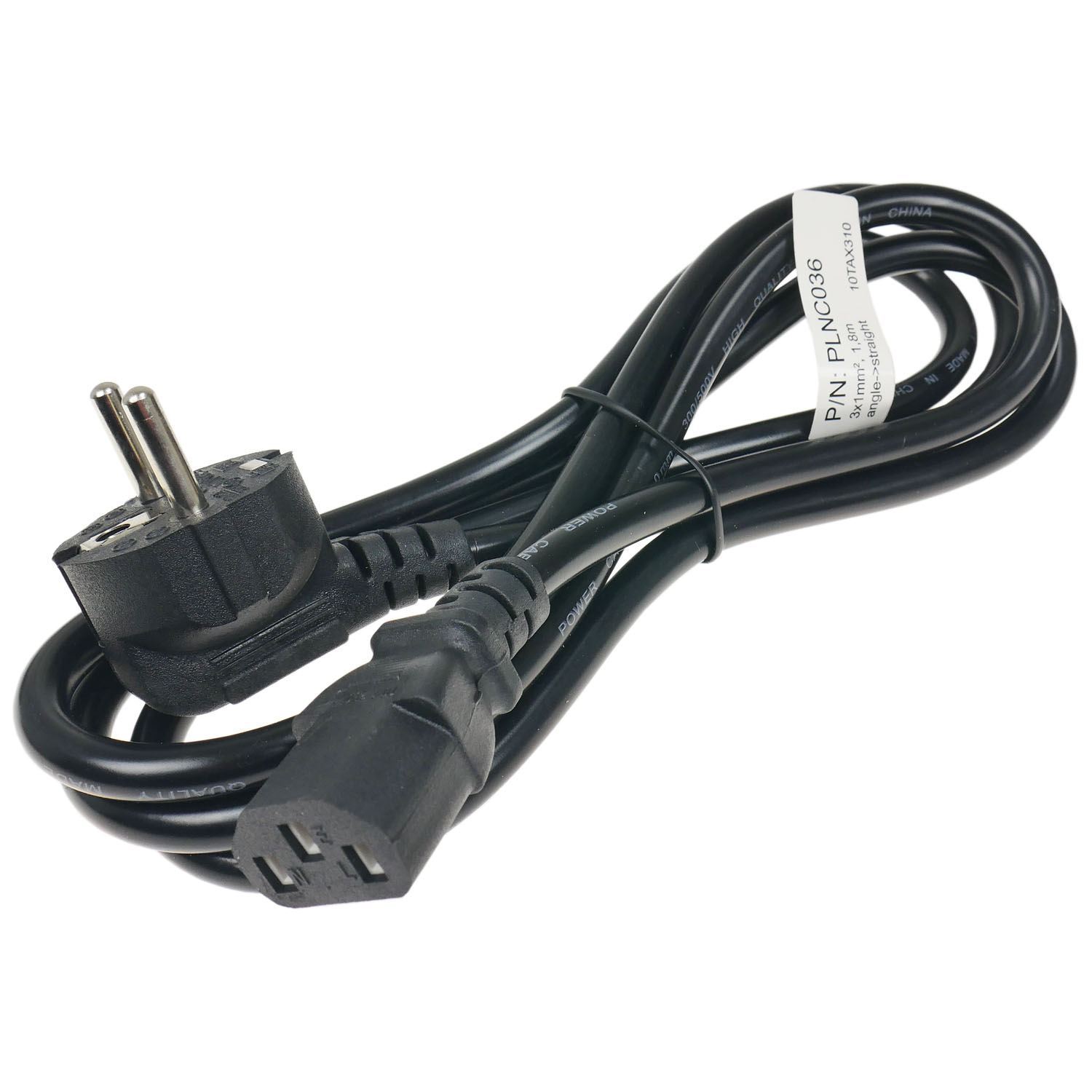 Czarny kabel zasilający z wtyczką i gniazdem. Biała etykieta z tekstem jest przymocowana do kabla. Tło jest białe.