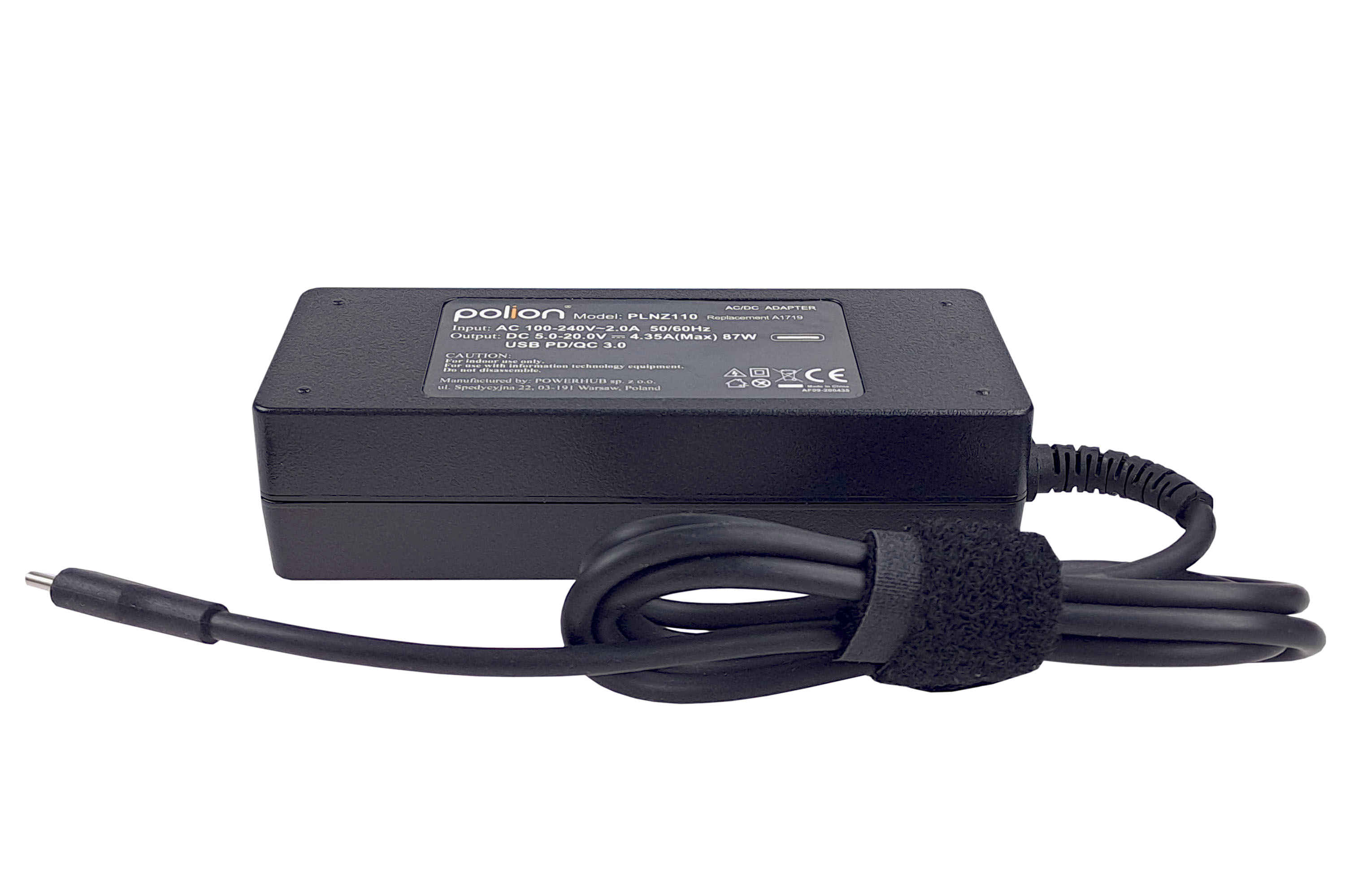 Czarny zasilacz do laptopa z kablem i rzepem, białe tło.