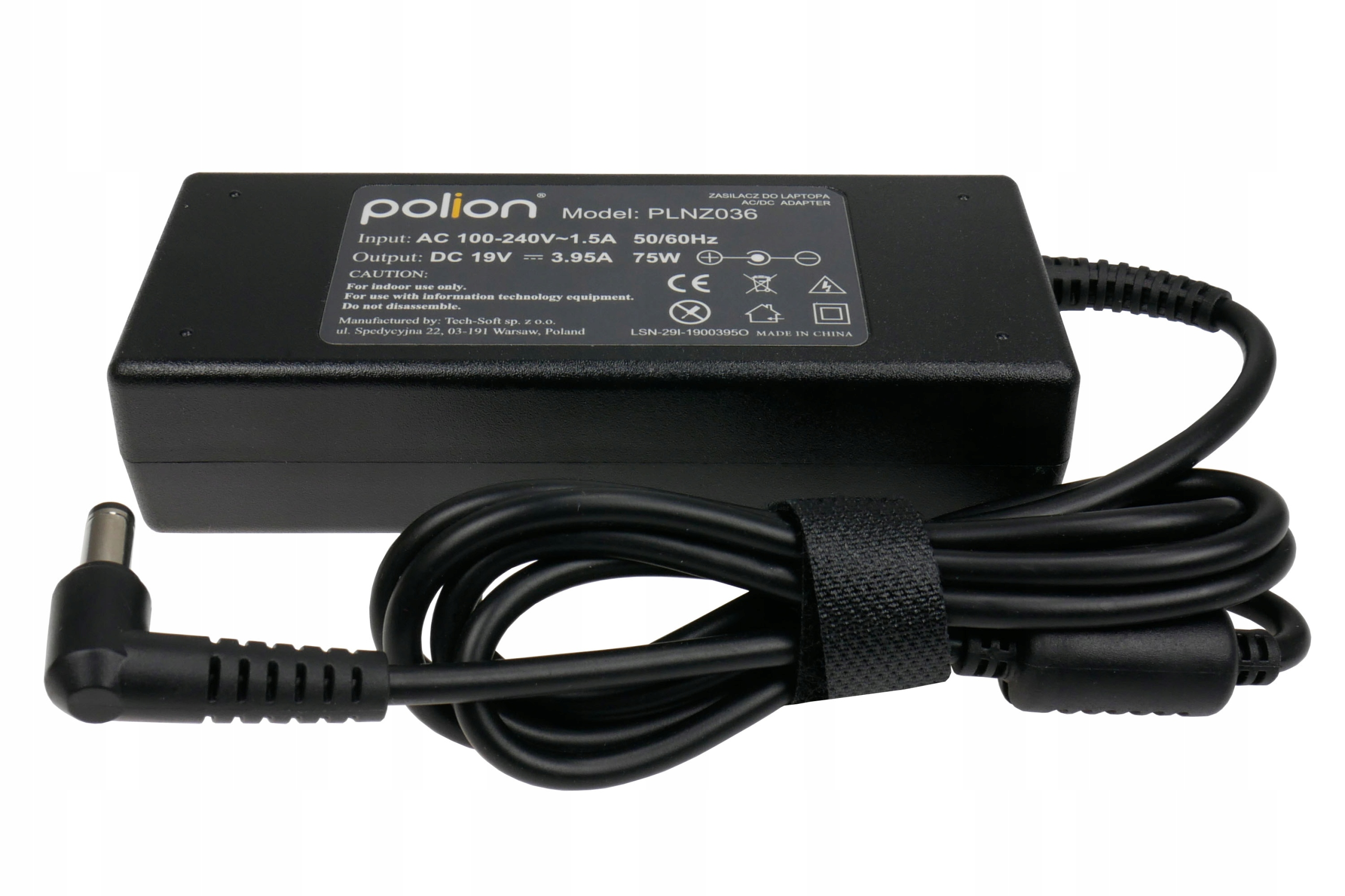 Czarna ładowarka do laptopa z czarnym kablem, model PLNZ036, na białym tle.