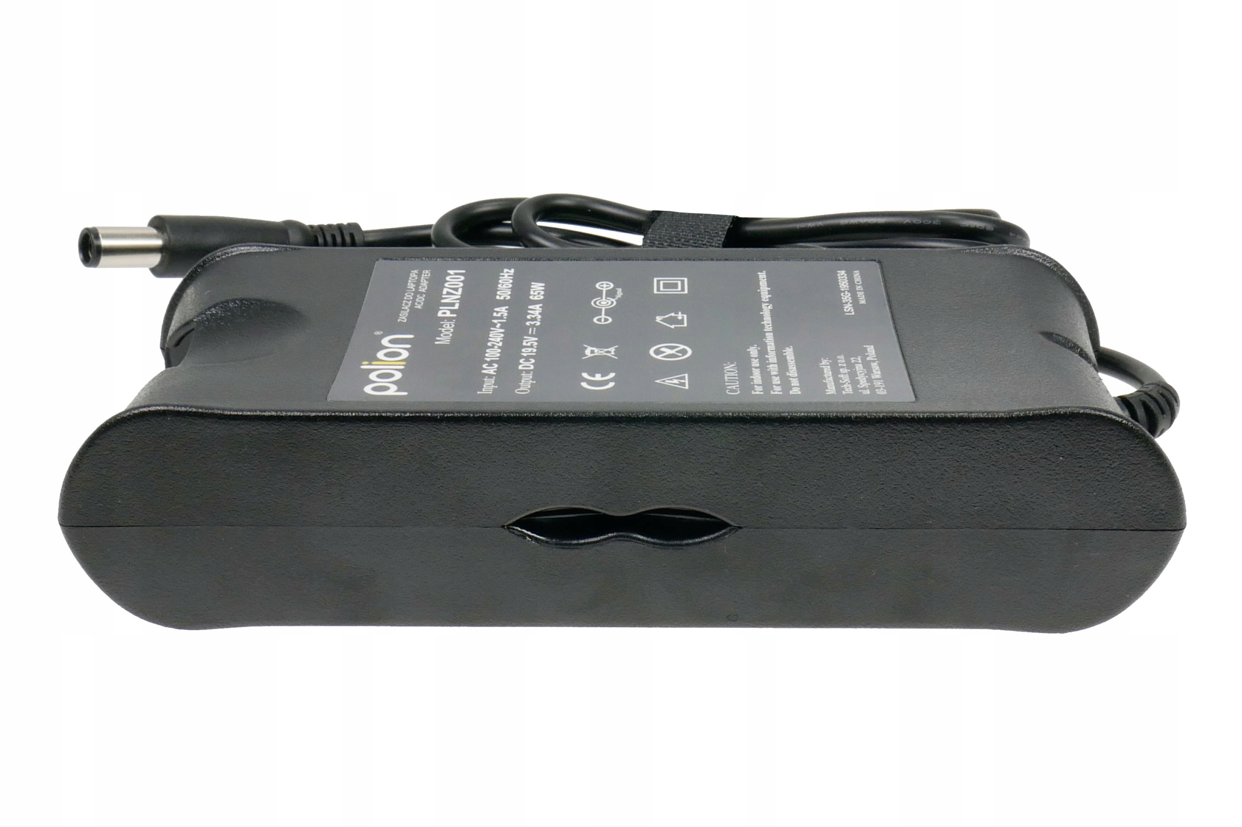 Czarny zasilacz do laptopa z białym tekstem, czarnym kablem i srebrną wtyczką. Jest na białym tle.