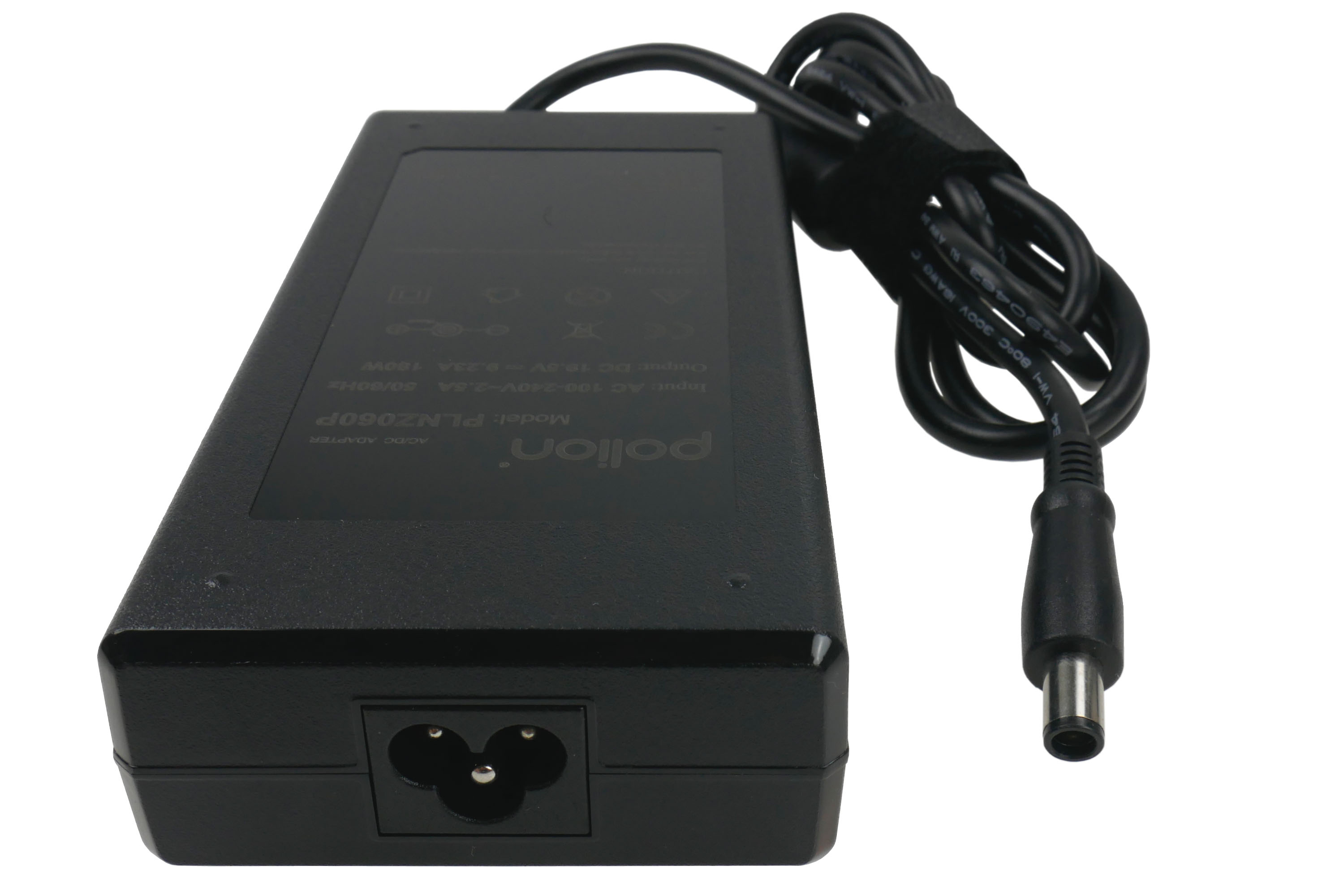 Czarny zasilacz do laptopa z dołączonym kablem. Zasilacz ma trójbolcowe wejście zasilania i wyjście DC.