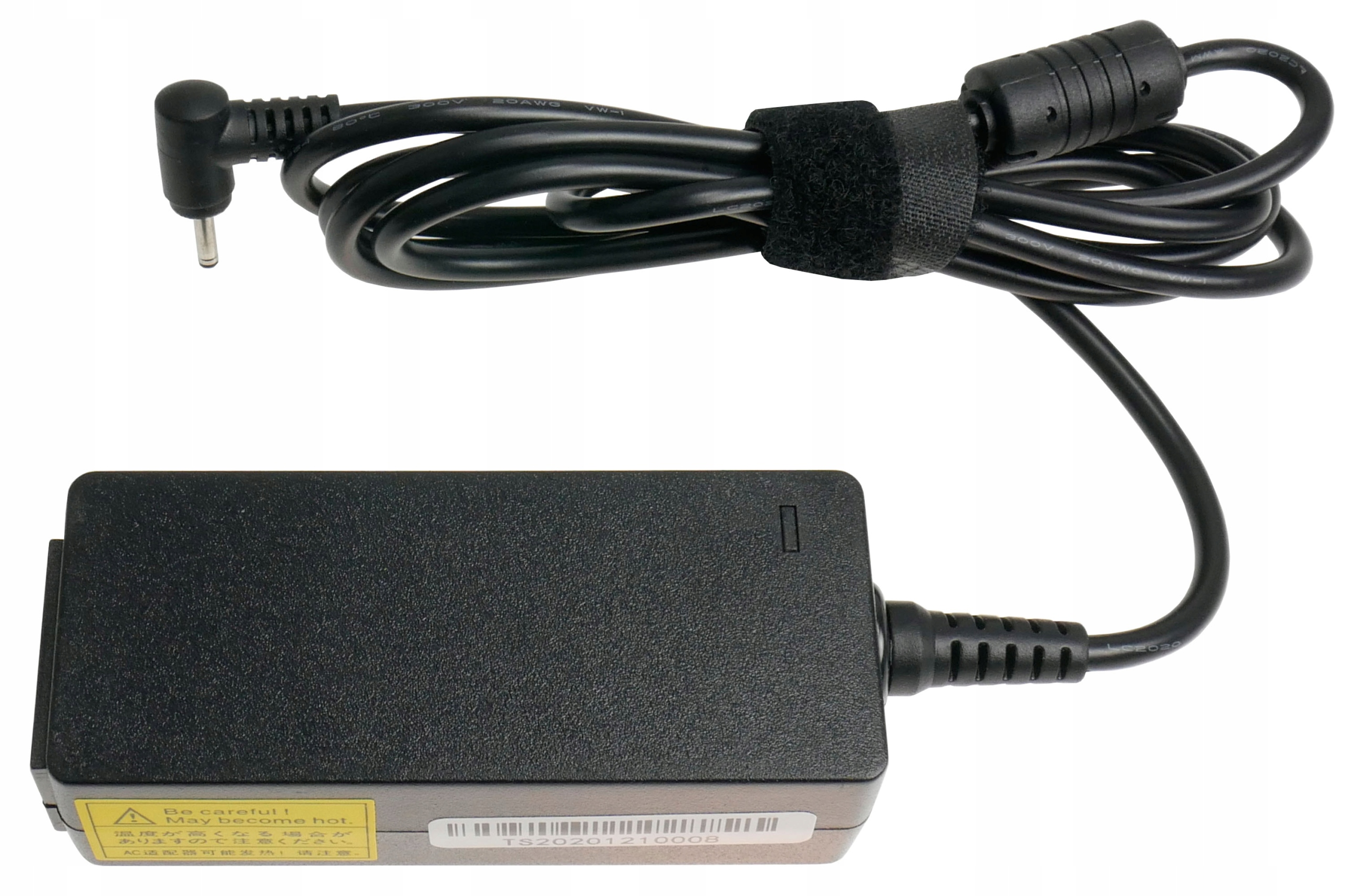 Czarna ładowarka do laptopa z czarnym kablem i etykietą ostrzegającą przed gorącem.