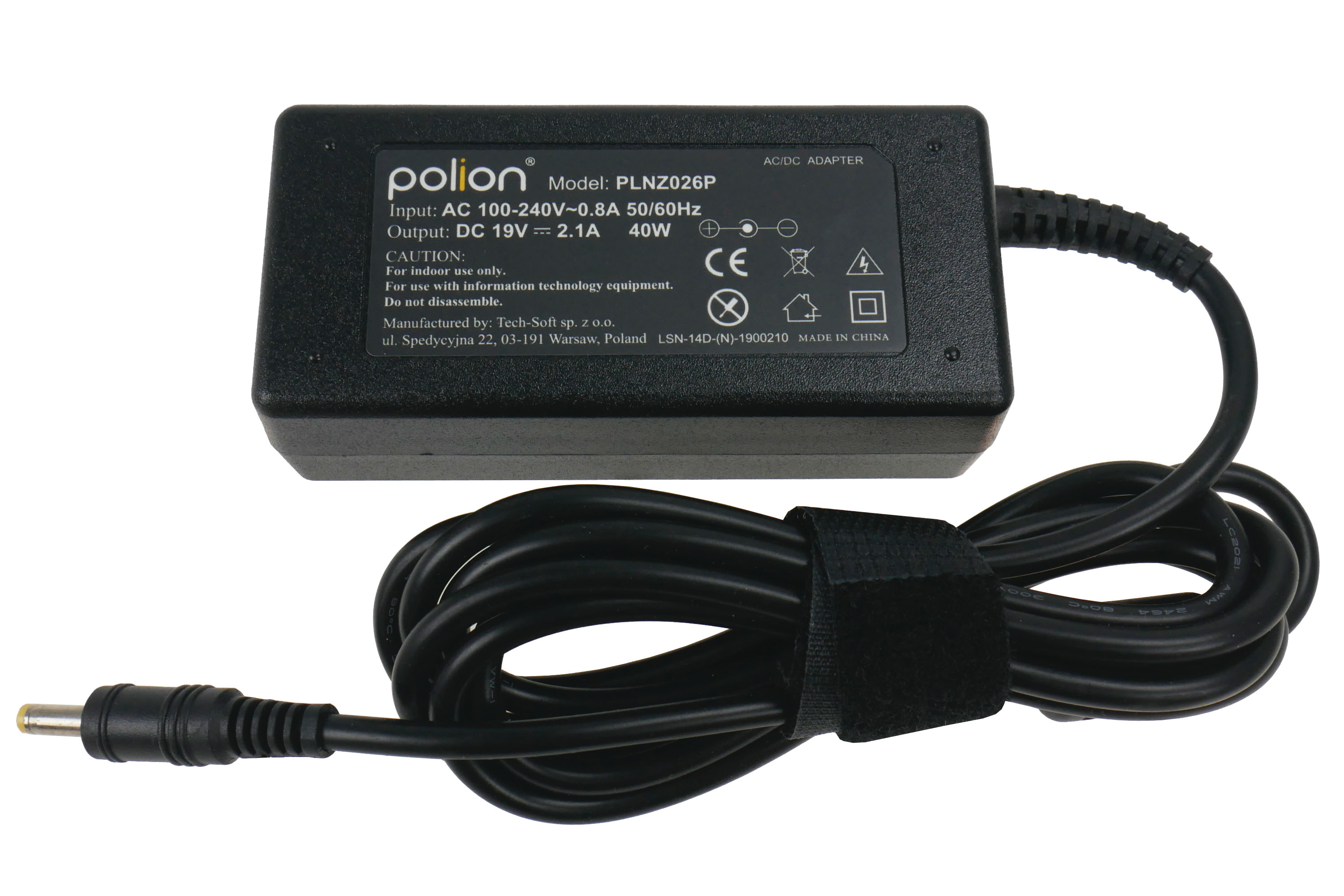 Czarny adapter AC/DC Polion z czarnym kablem i złączem. Tekst na adapterze to model, wejście, wyjście i uwaga.