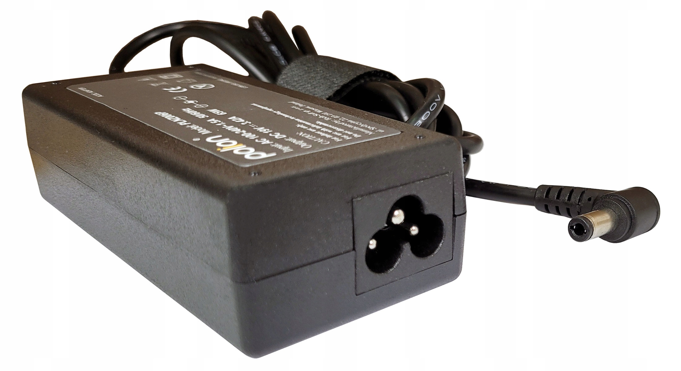 Czarny zasilacz do laptopa z wejściem trójbolcowym oraz czarnym złączem DC, kablem i rzepem.