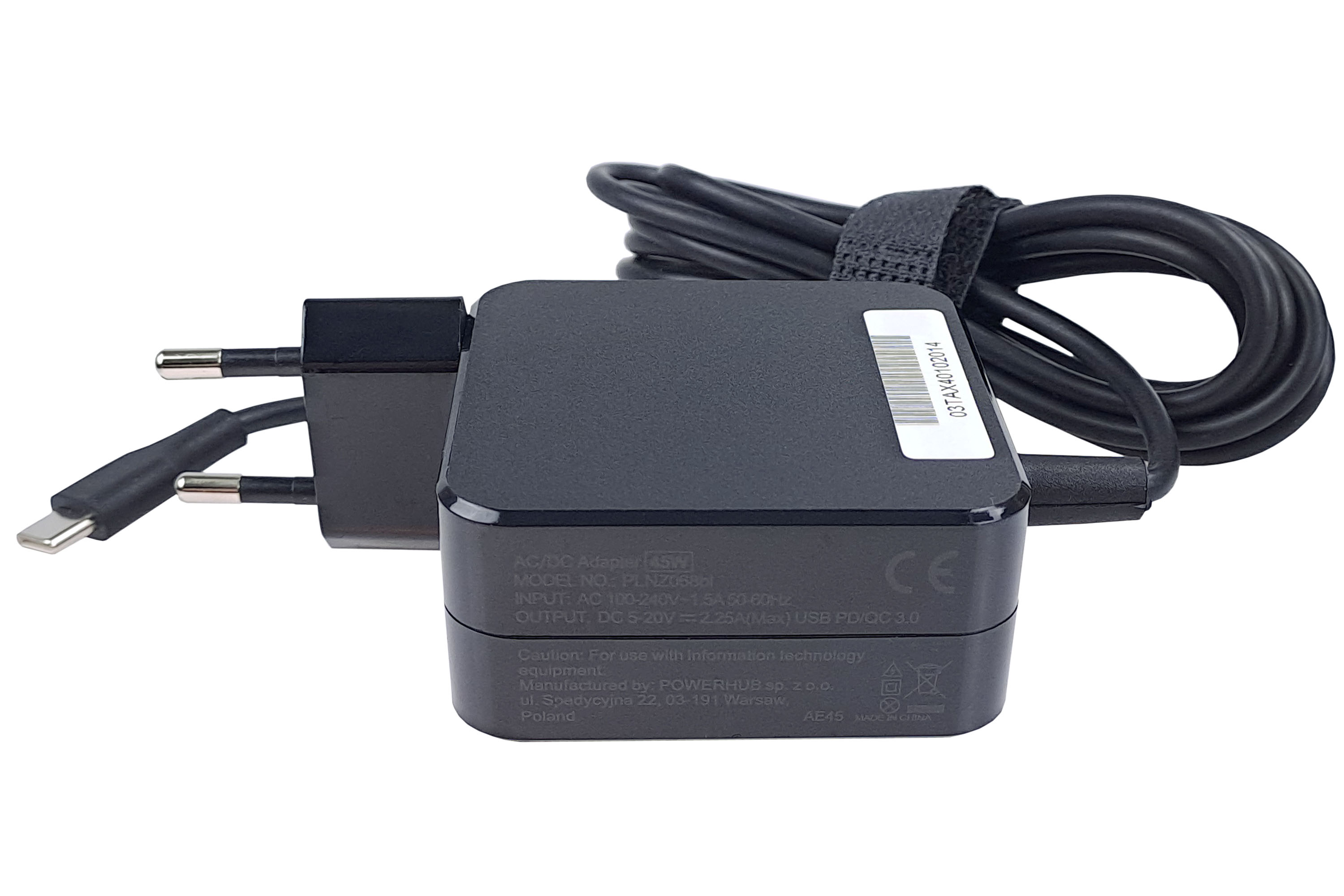 Czarna ładowarka do laptopa z czarnym kablem i wtyczką, na białym tle.