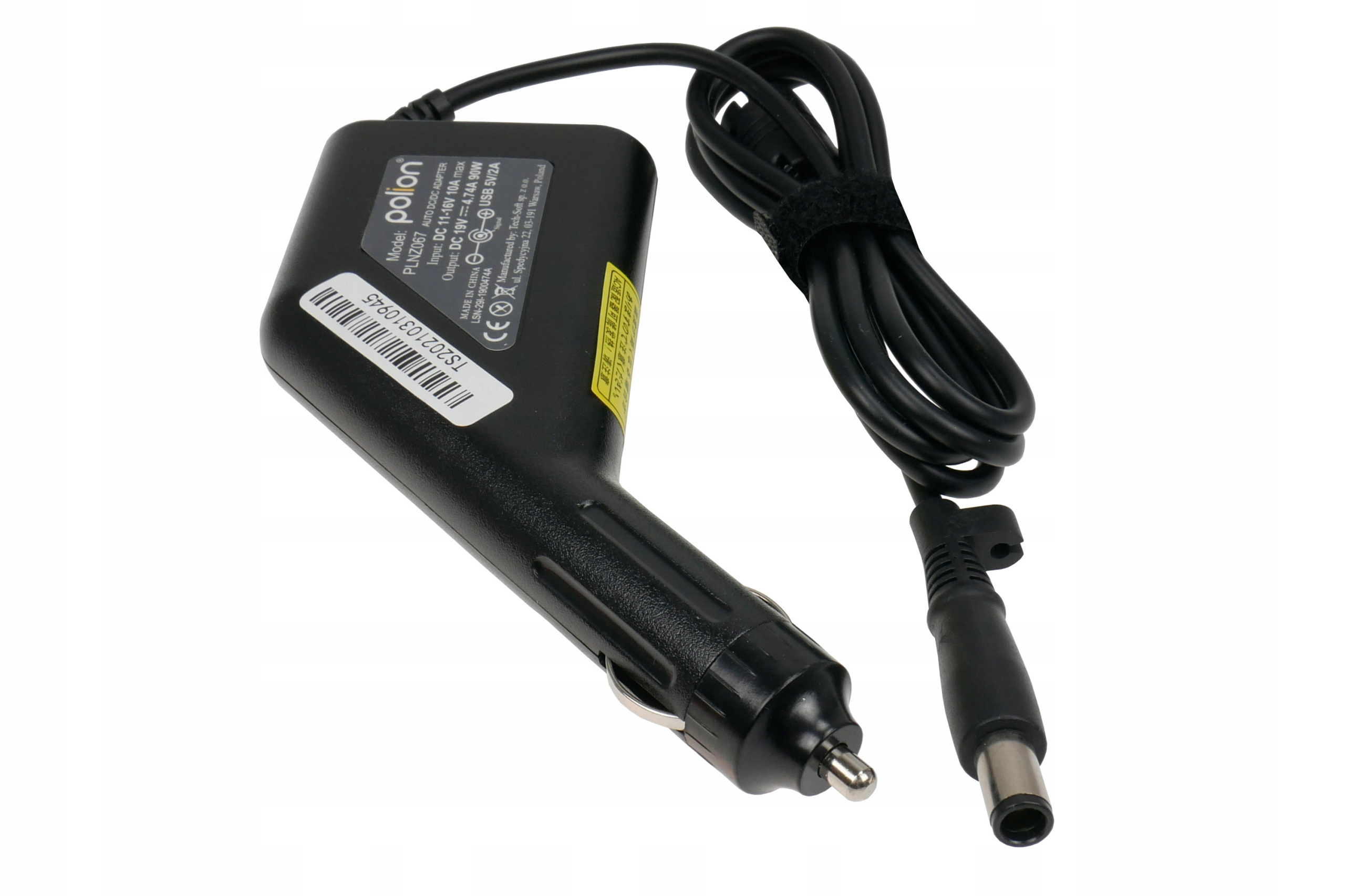 Czarny adapter samochodowy z czarnym kablem. Ma etykietę z tekstem.