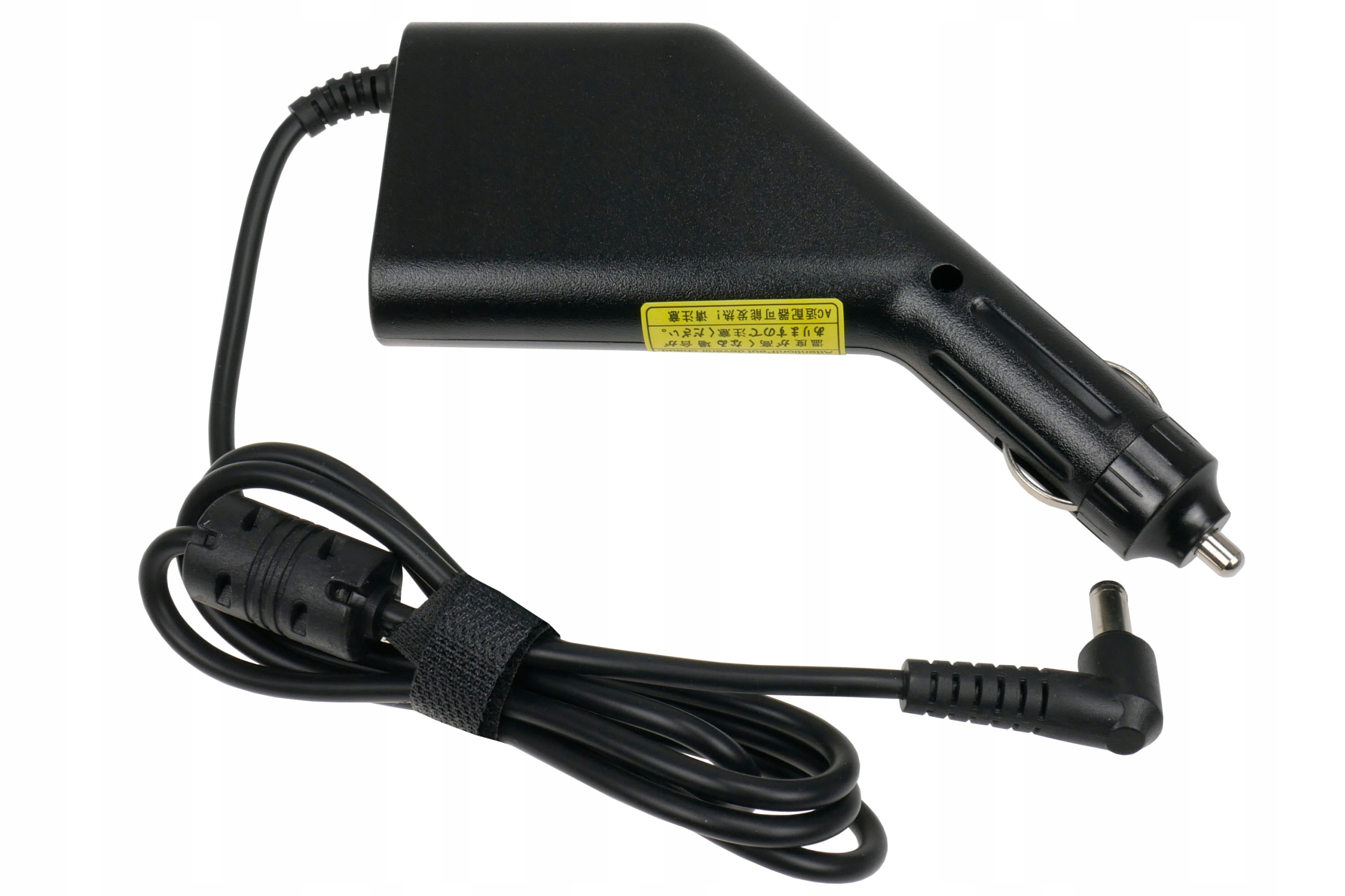 Czarny adapter samochodowy z kablem. Ma żółtą naklejkę z japońskim tekstem.