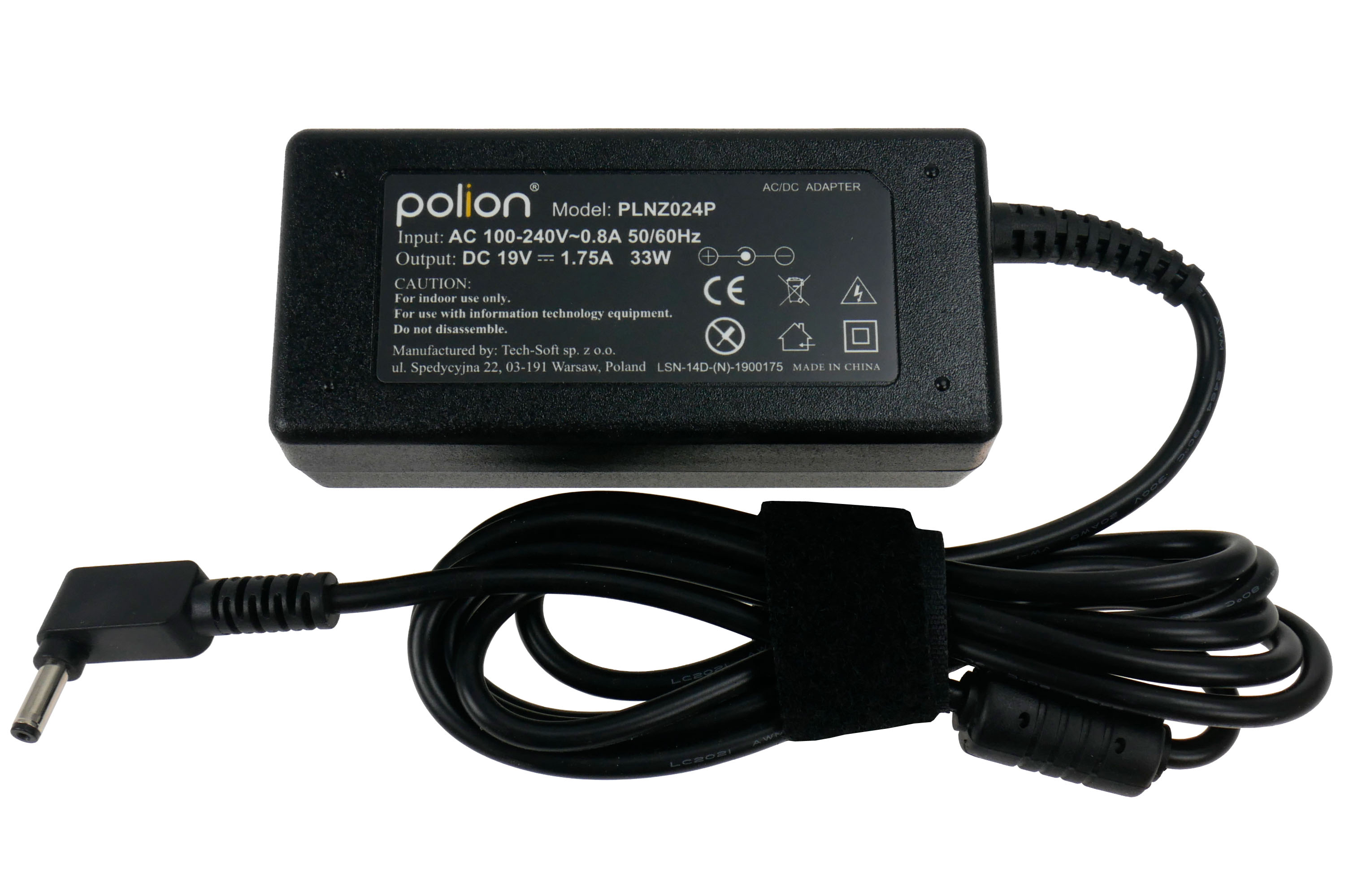 Czarny zasilacz Polion AC/DC z czarnym kablem i złączem. Białe tło.