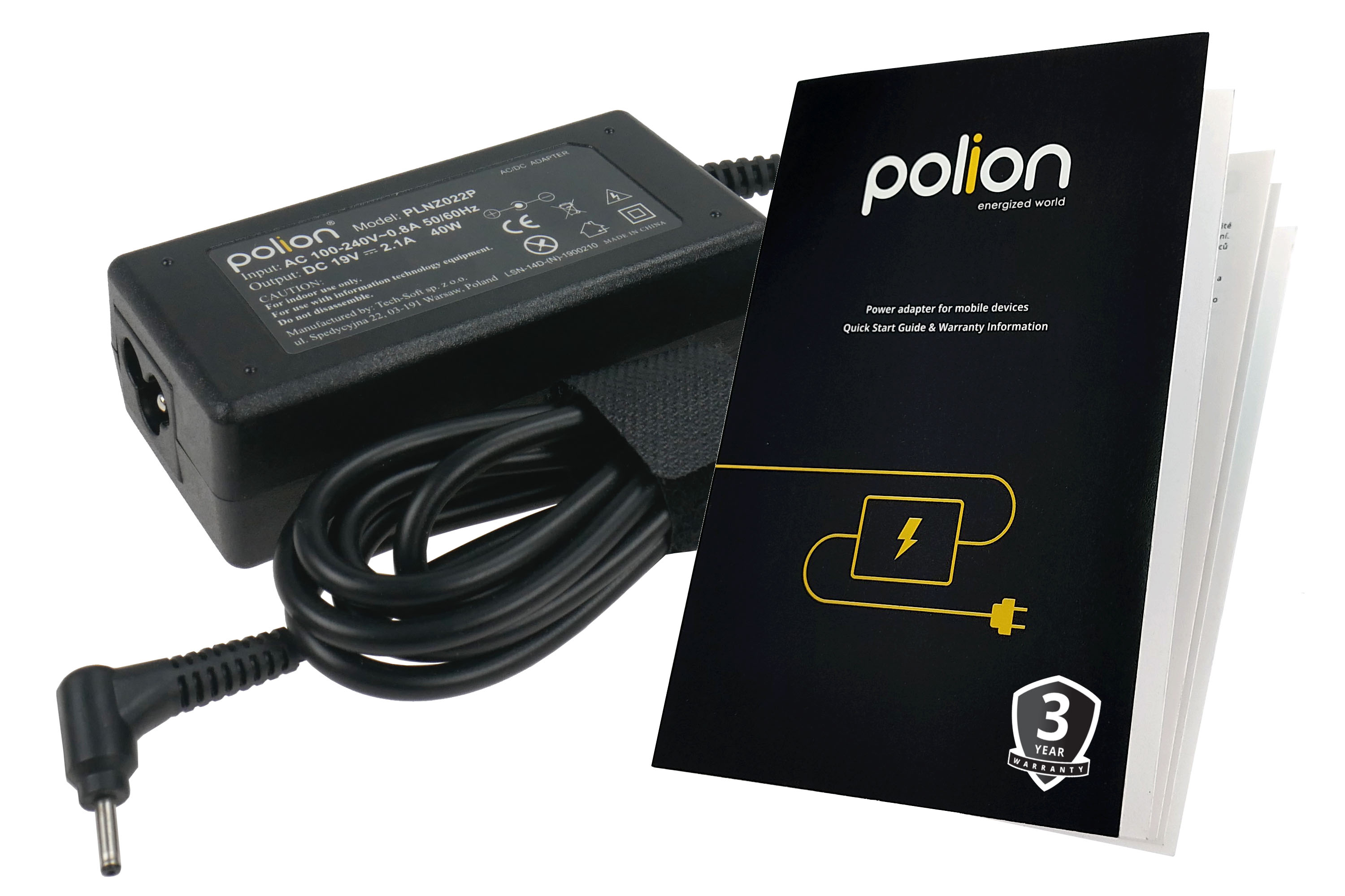 Czarny zasilacz, czarny przewód i instrukcja z logo marki oraz informacjami o gwarancji.