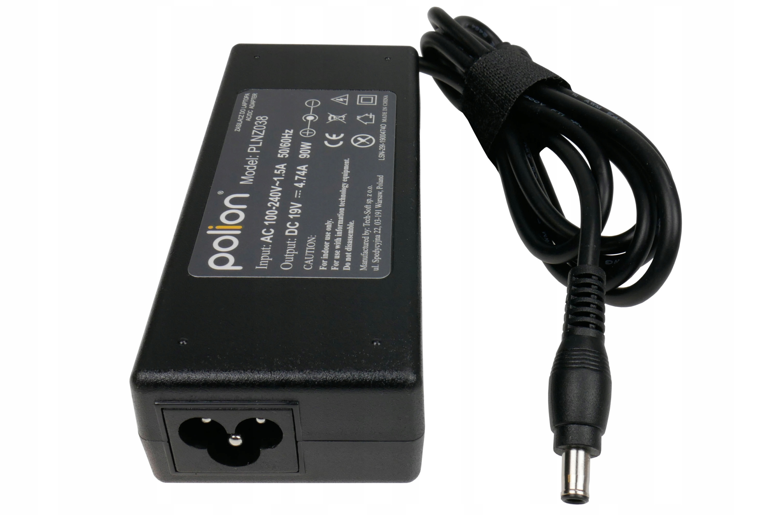 Czarny zasilacz do laptopa z czarnym kablem i złączem, białe tło.