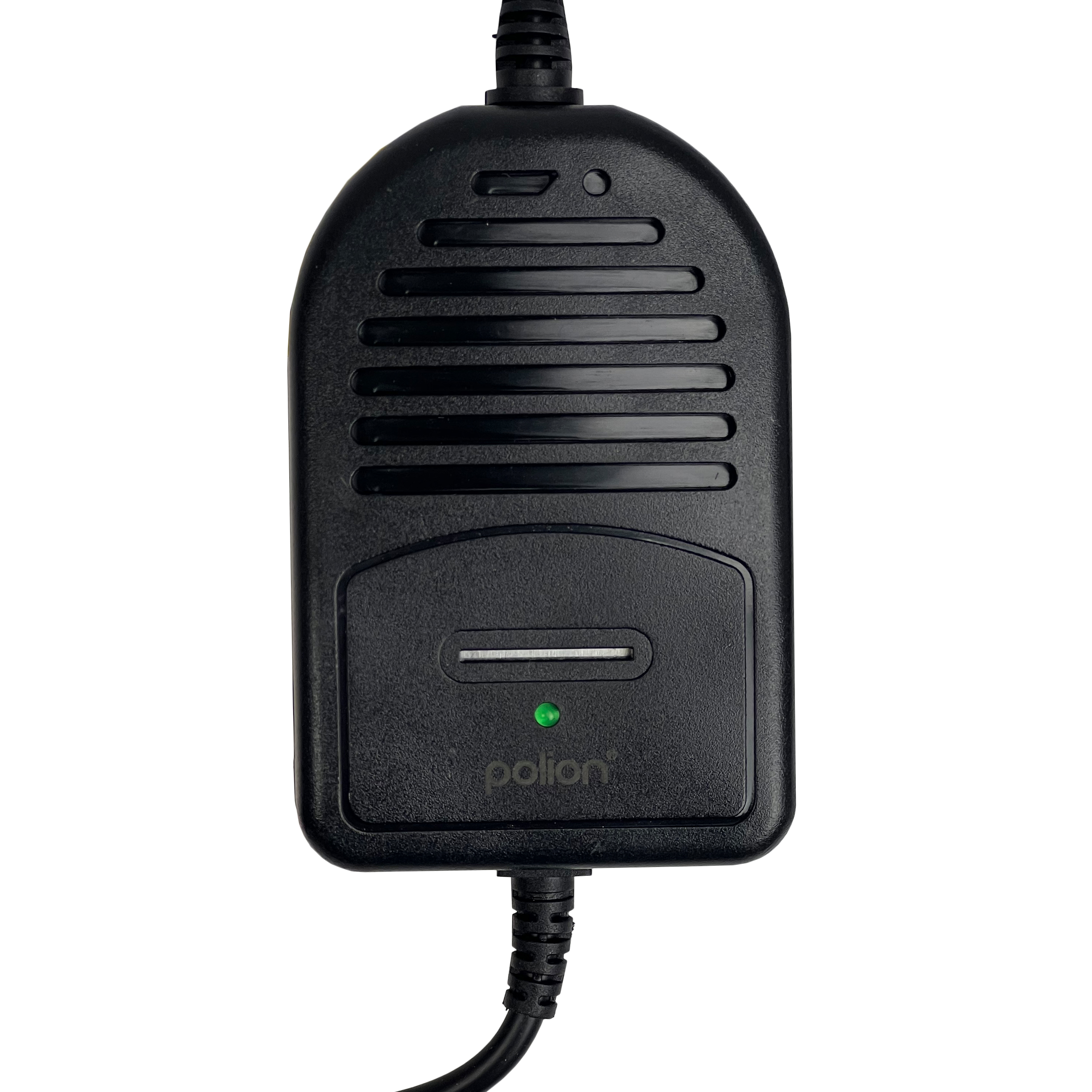 Czarna ładowarka ze wskaźnikiem zielonego światła. Ma żebrowaną powierzchnię i przewód.